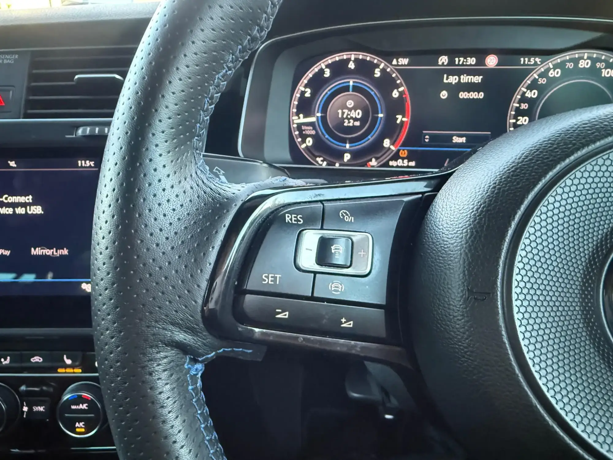 Volkswagen Golf Image 17