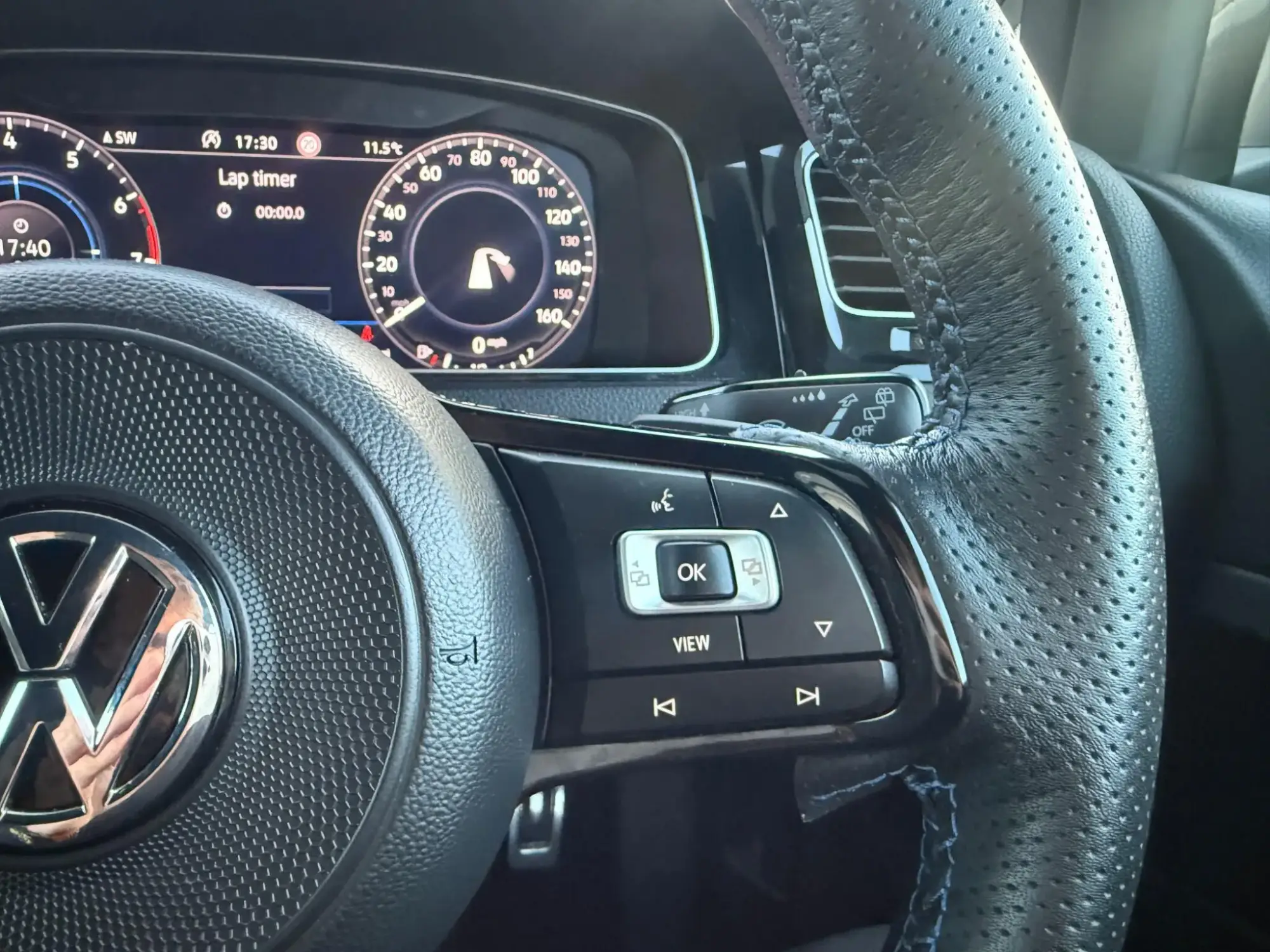 Volkswagen Golf Image 18