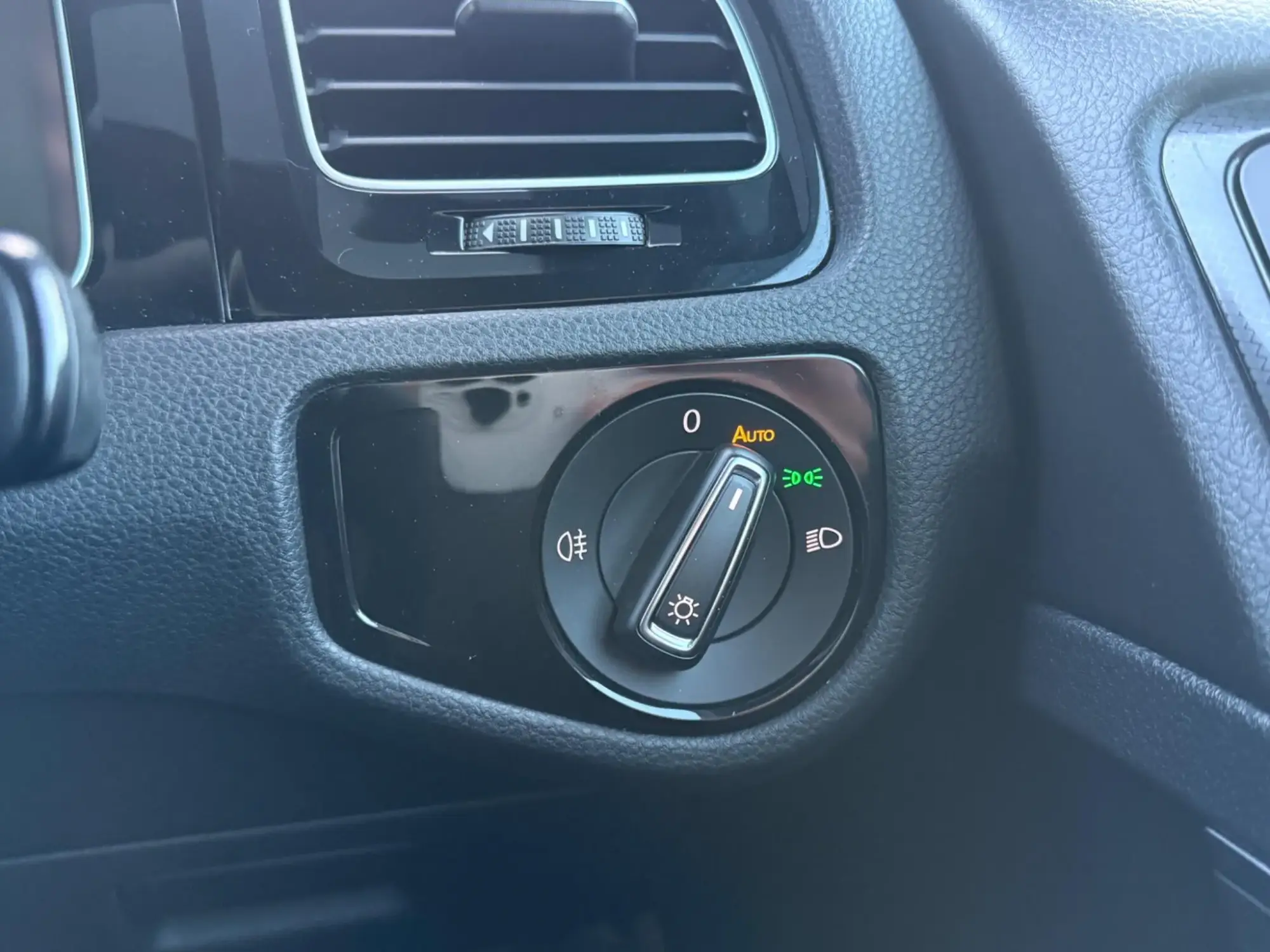 Volkswagen Golf Image 20
