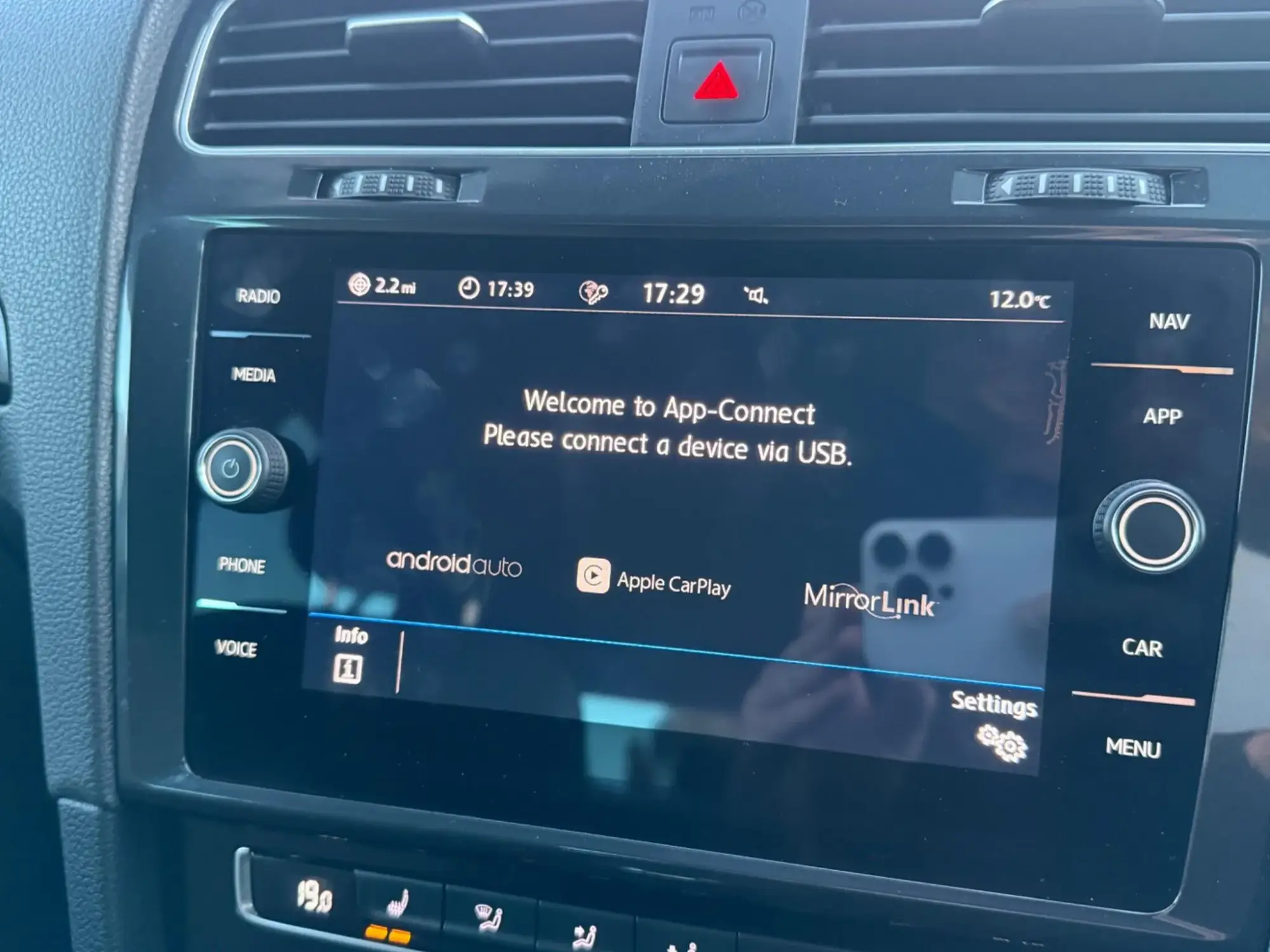 Volkswagen Golf Image 21