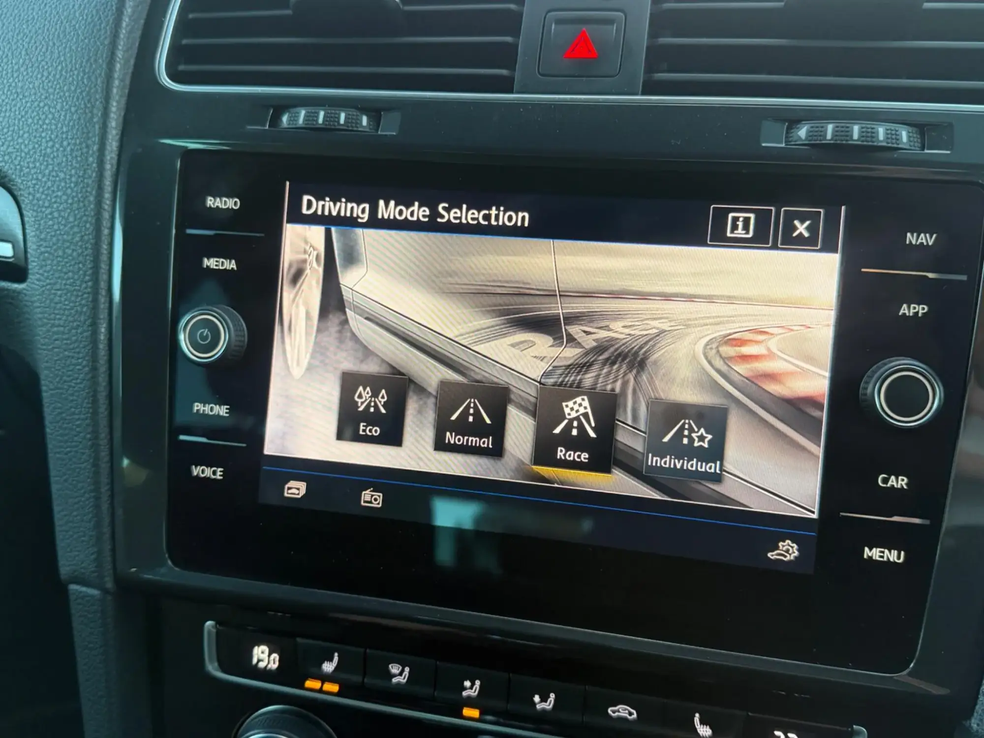 Volkswagen Golf Image 26