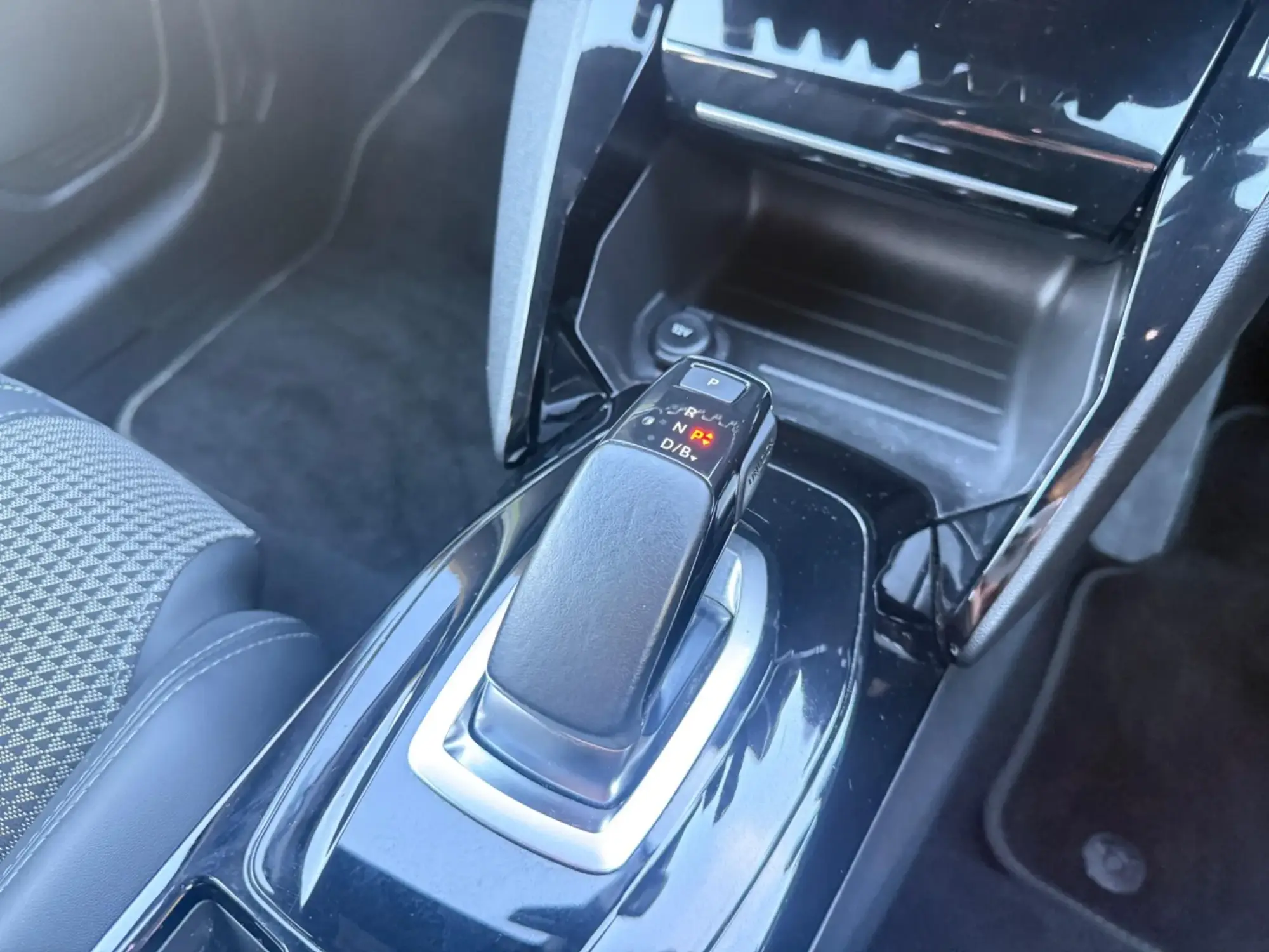 Peugeot E-208 Image 9