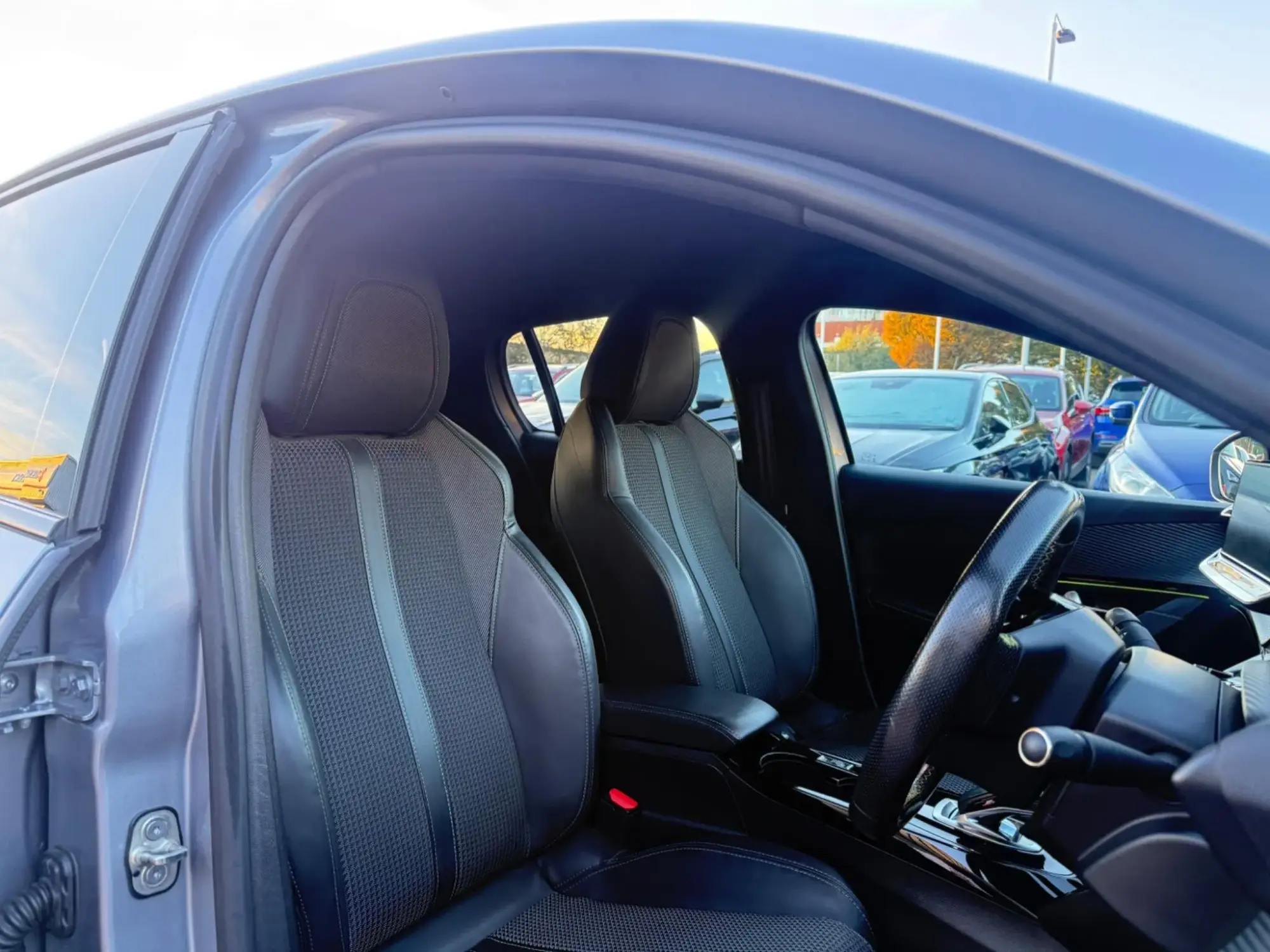 Peugeot E-208 Image 11
