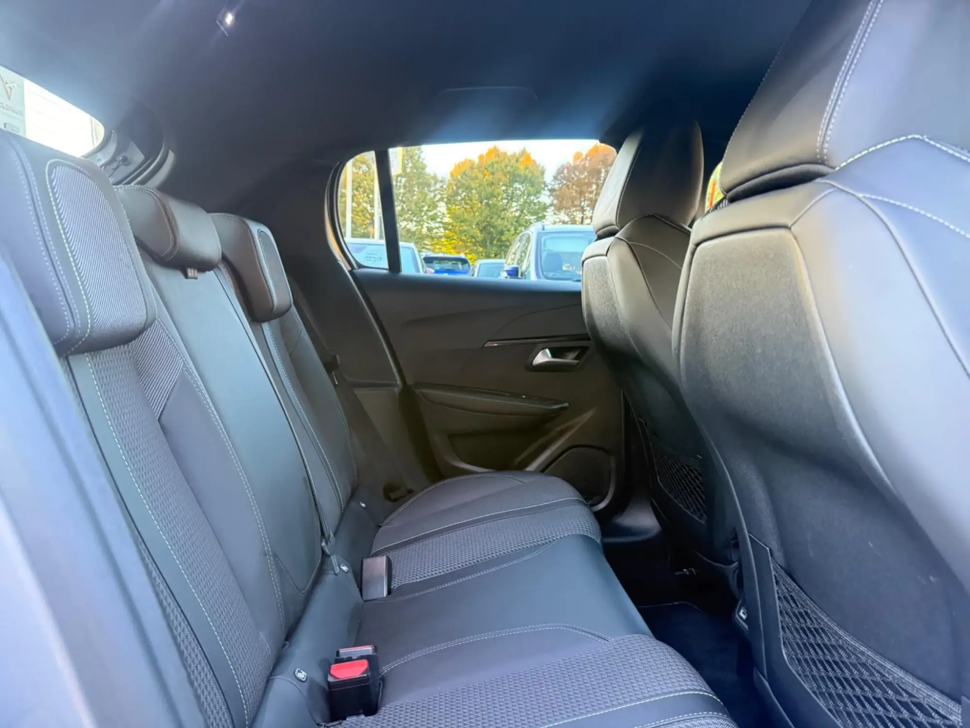 Peugeot E-208 Image 12