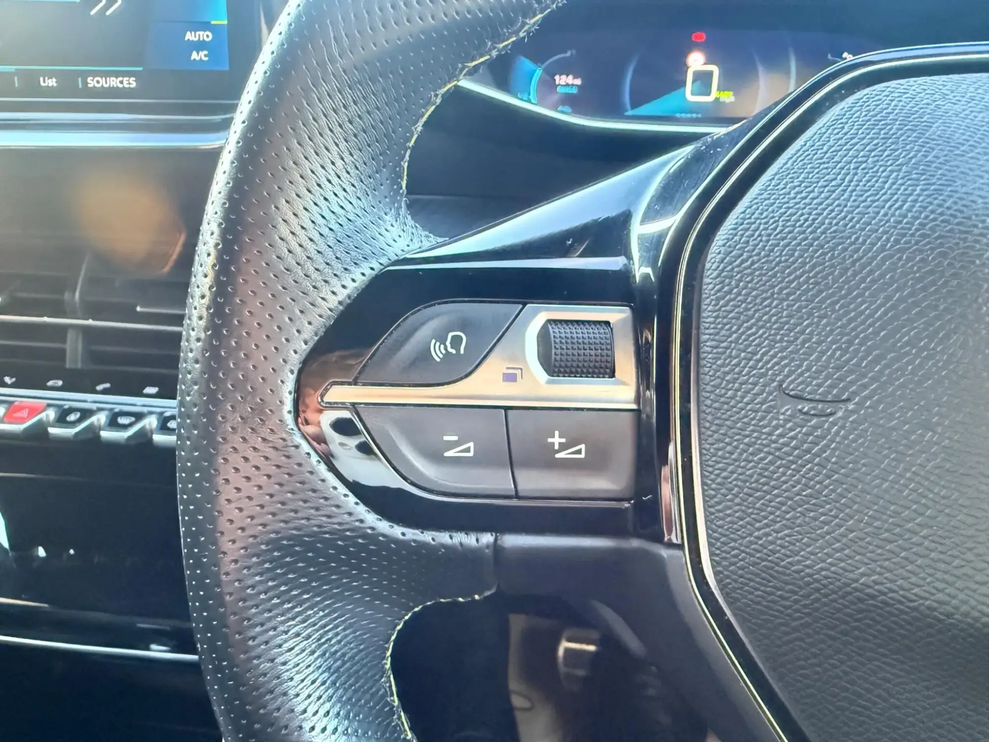 Peugeot E-208 Image 13