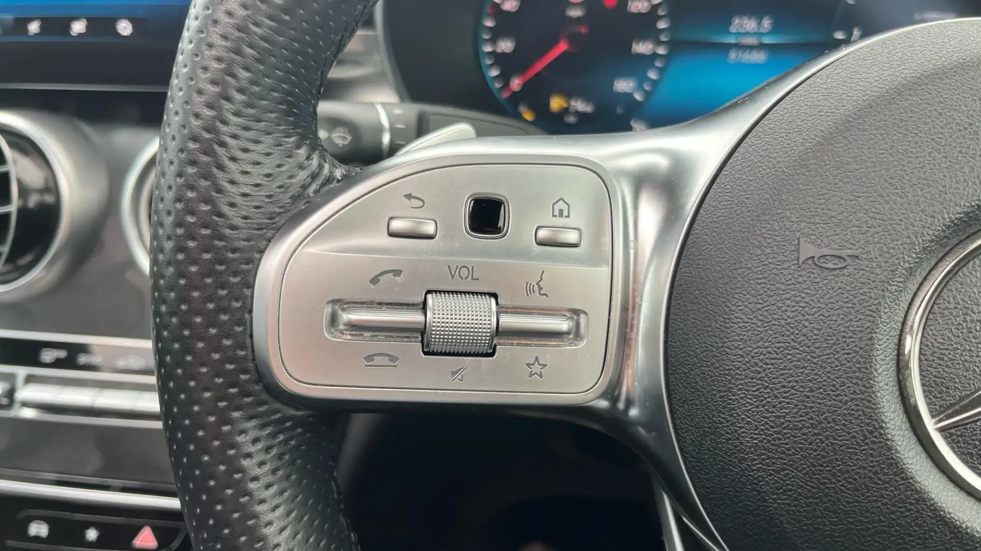 Mercedes-Benz GLC Image 19 Mercedes-Benz GLC Image 19