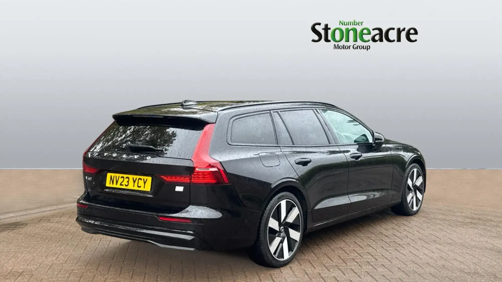 Volvo V60 2.0 T8 Recharge 18.8kWh Ultimate Auto AWD Euro 6 (s/s) 5dr NV23YCY Image 2