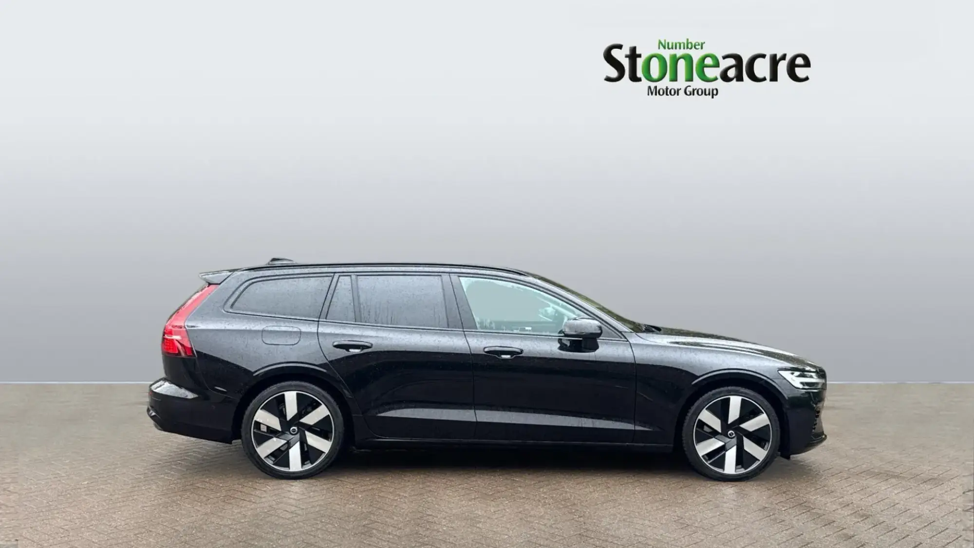 Volvo V60 2.0 T8 Recharge 18.8kWh Ultimate Auto AWD Euro 6 (s/s) 5dr NV23YCY Image 3
