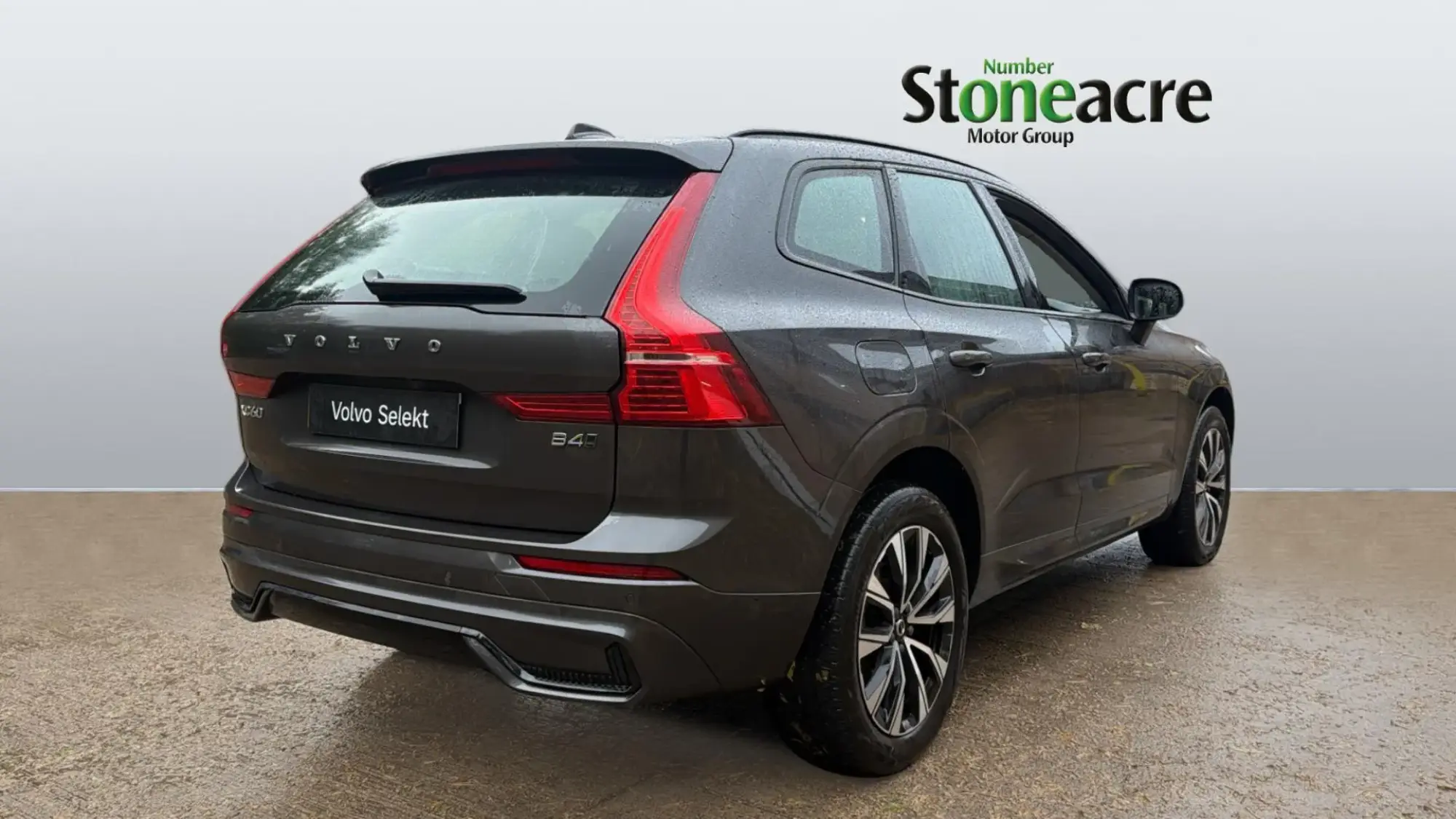 Volvo XC60 Plus (Dark) B4 AWD mild hybrid (Diesel) YJ72BJA Image 2