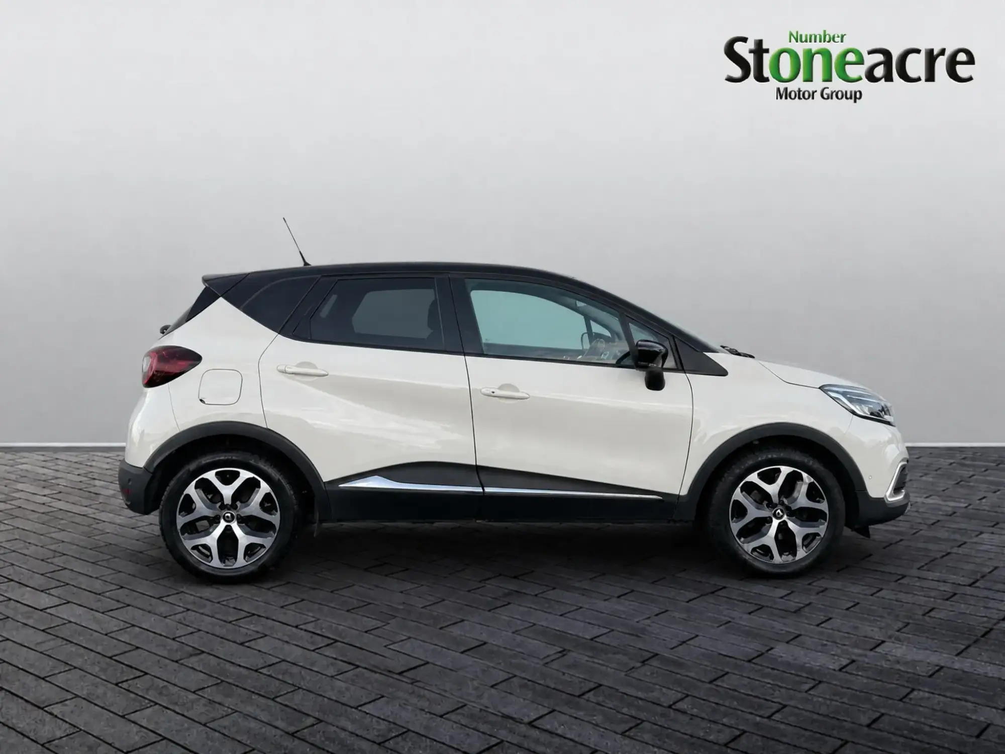 Renault Captur 1.5 dCi ENERGY GT Line EDC Euro 6 (s/s) 5dr AP19LFZ Image 2 Renault Captur 1.5 dCi ENERGY GT Line EDC Euro 6 (s/s) 5dr AP19LFZ Image 2