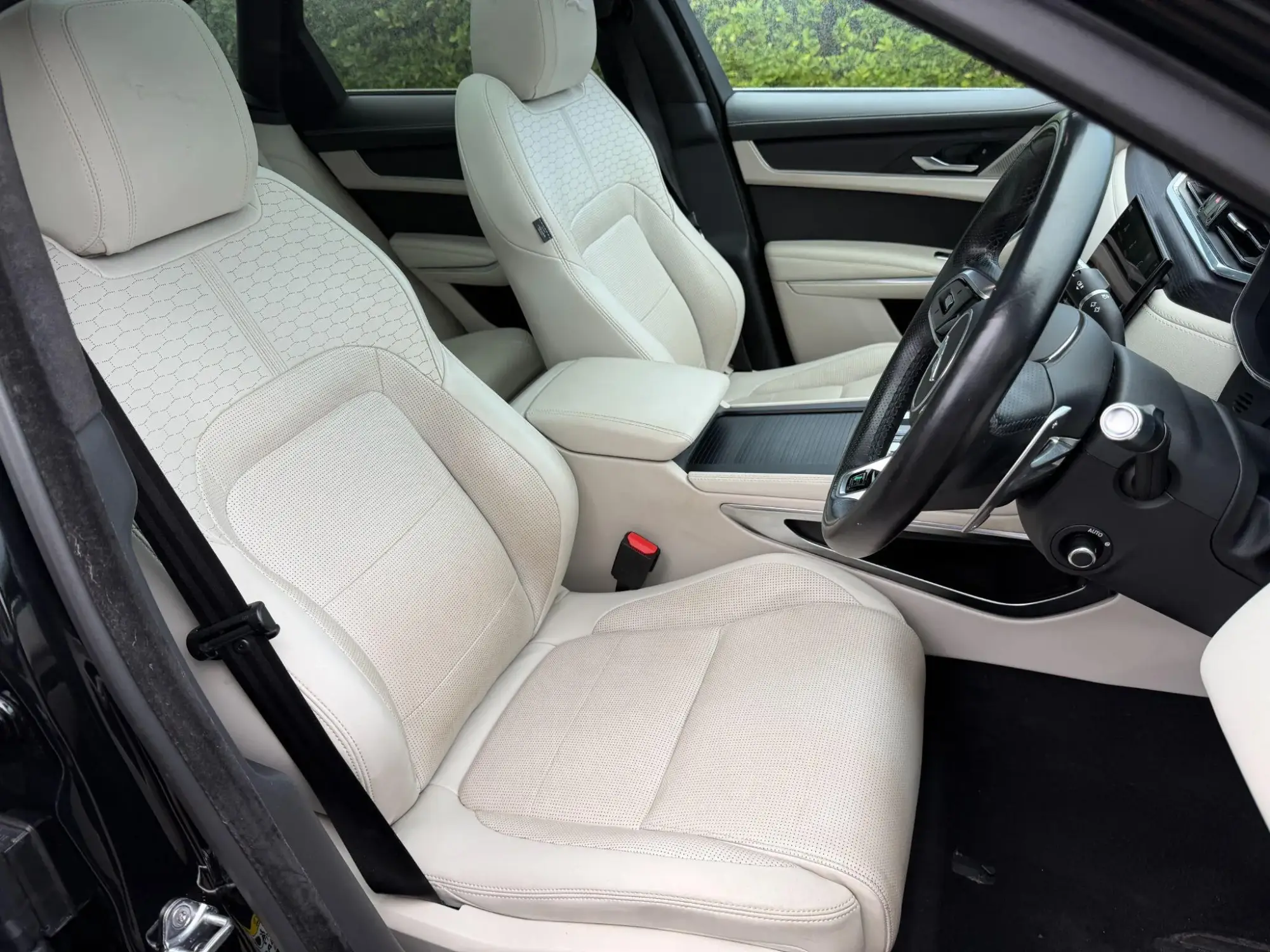 Jaguar F-Pace Image 11 Jaguar F-Pace Image 11