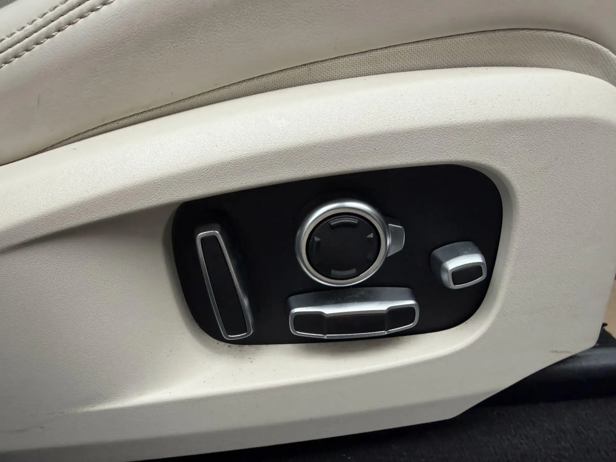 Jaguar F-Pace Image 16 Jaguar F-Pace Image 16
