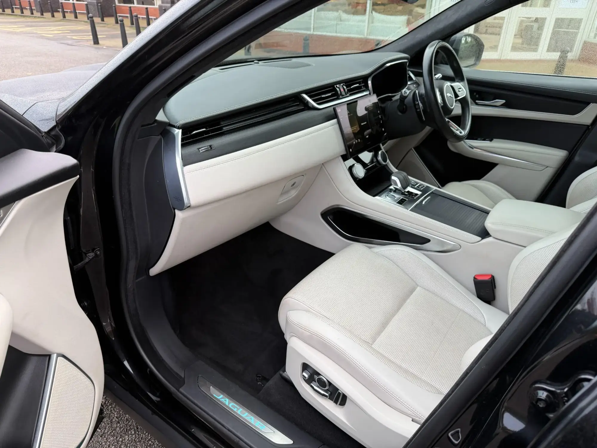 Jaguar F-Pace Image 31 Jaguar F-Pace Image 31