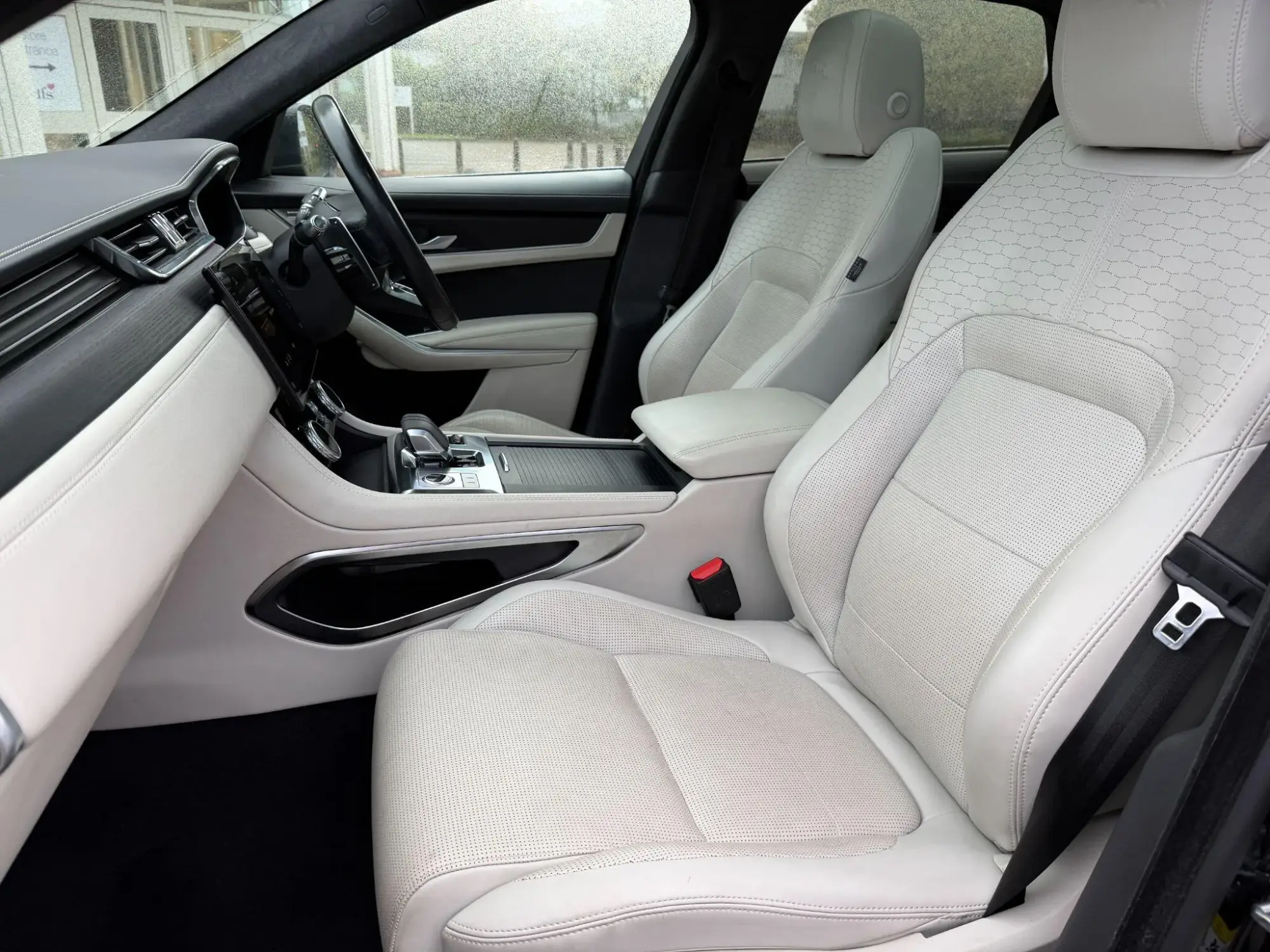 Jaguar F-Pace Image 32 Jaguar F-Pace Image 32