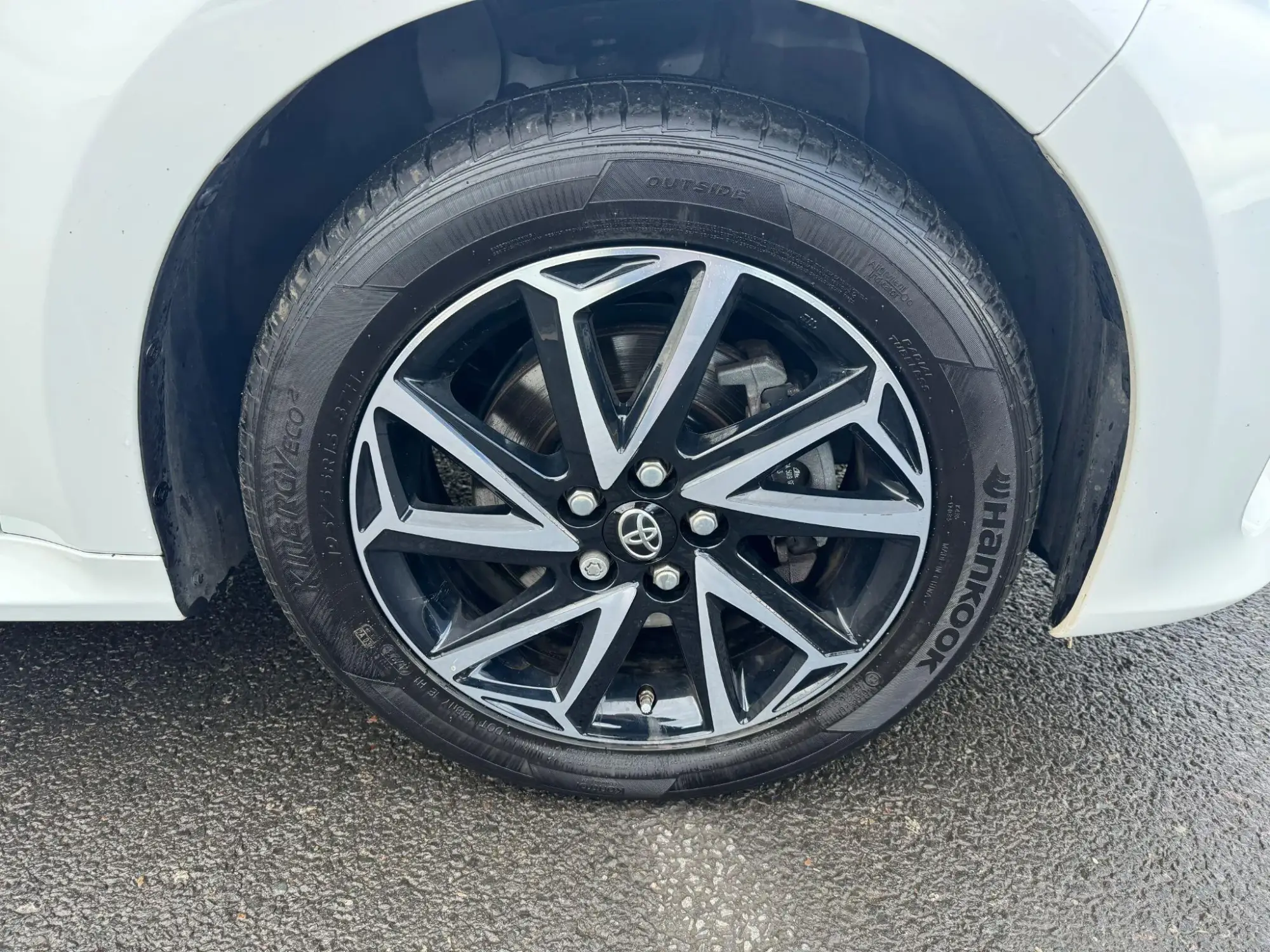 Toyota Yaris Hybrid Image 9
