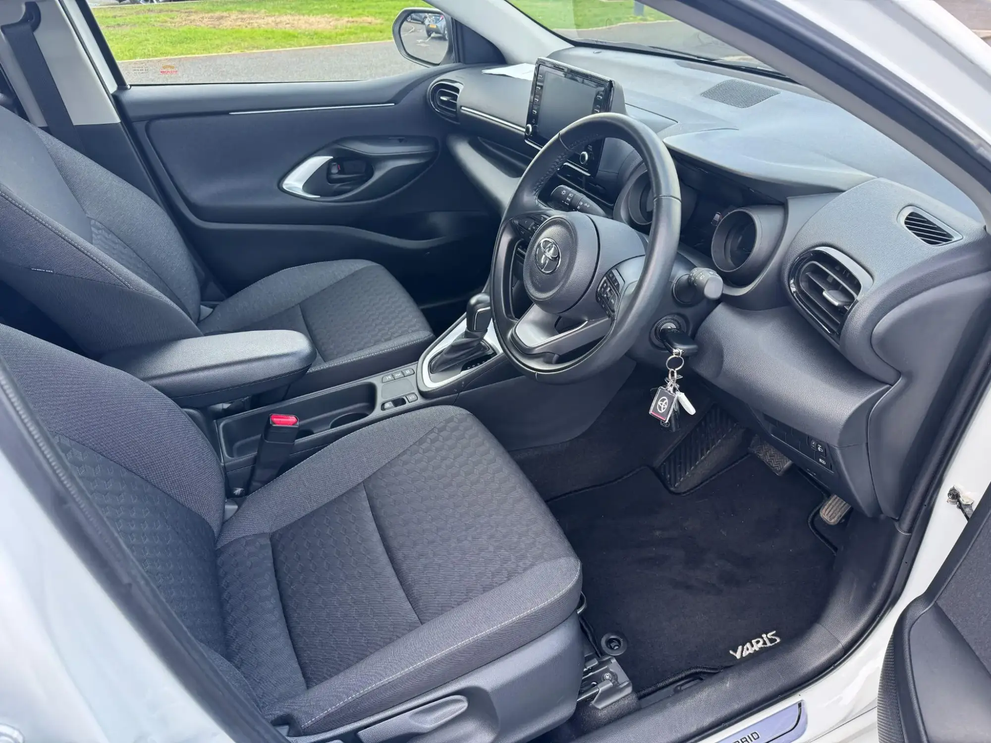 Toyota Yaris Hybrid Image 10
