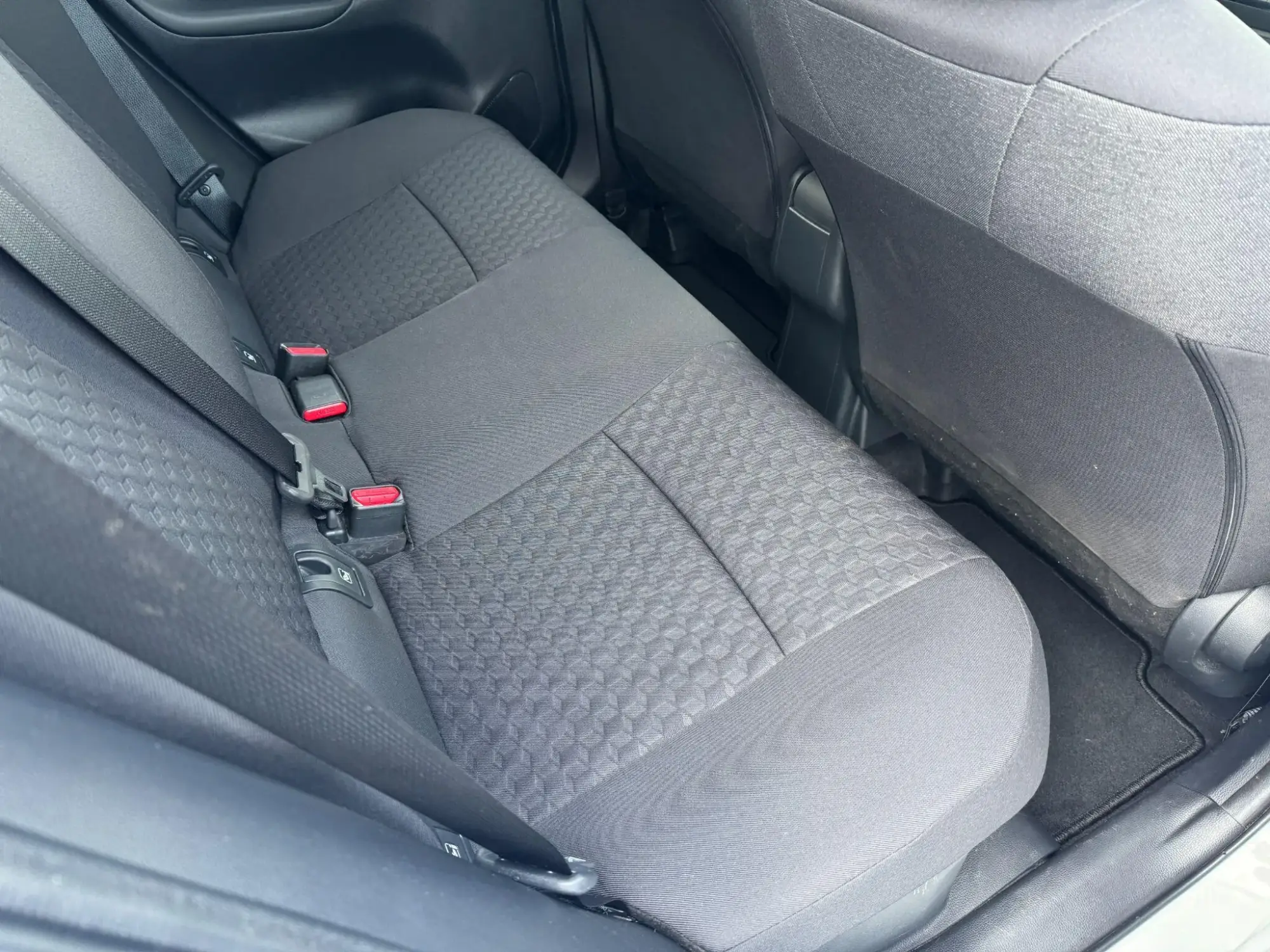 Toyota Yaris Hybrid Image 11