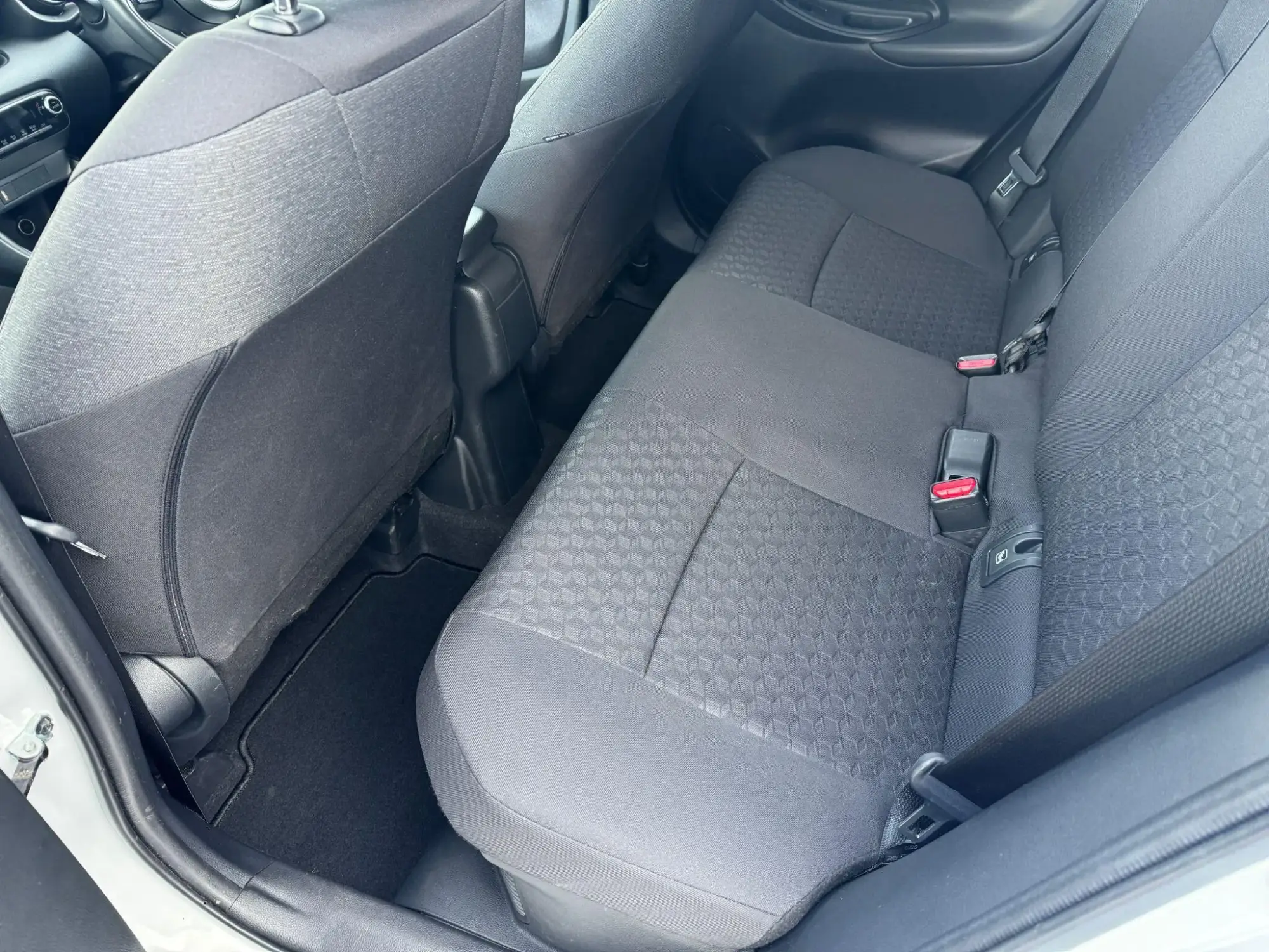 Toyota Yaris Hybrid Image 12