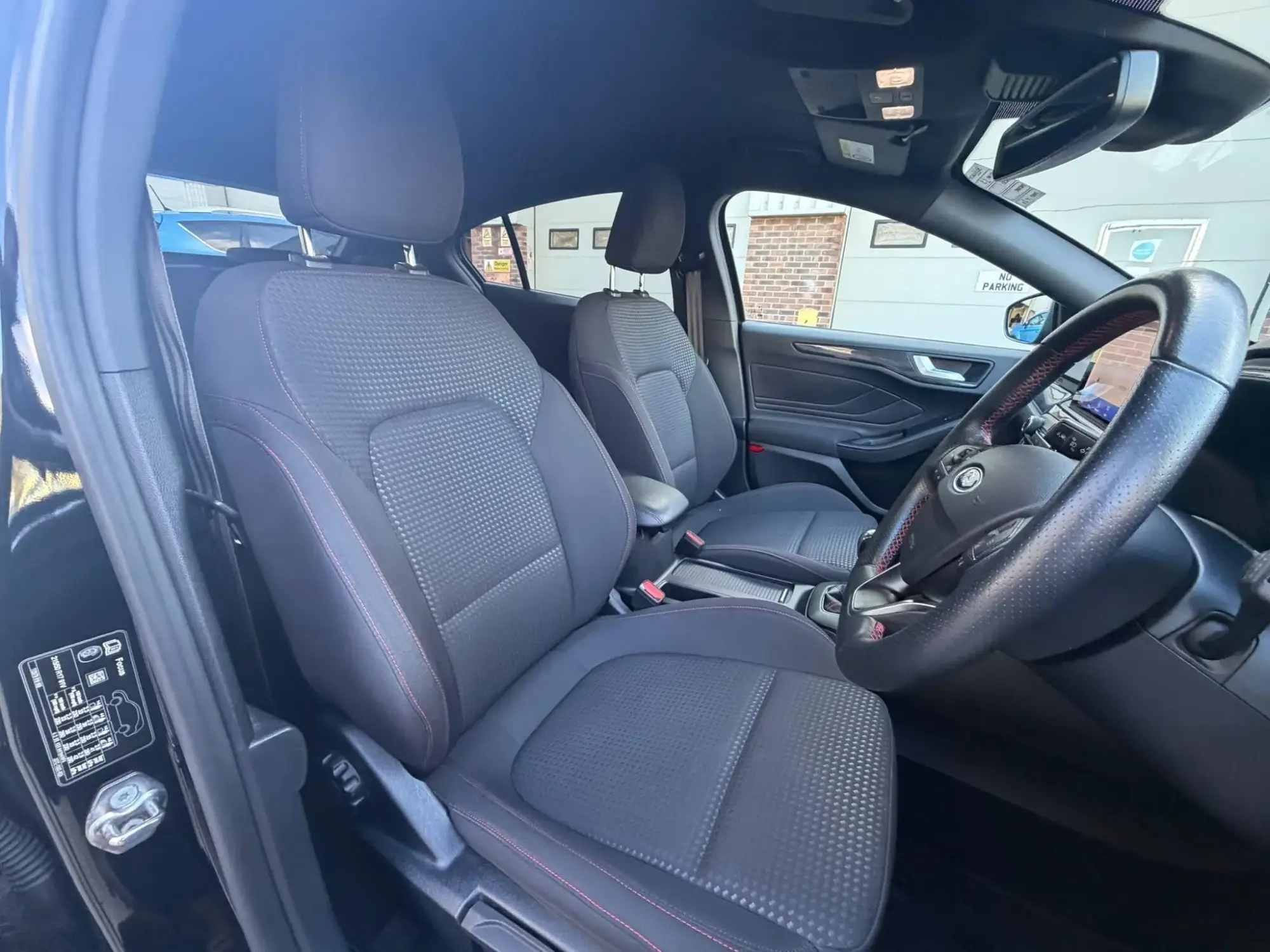 Ford Focus Image 12