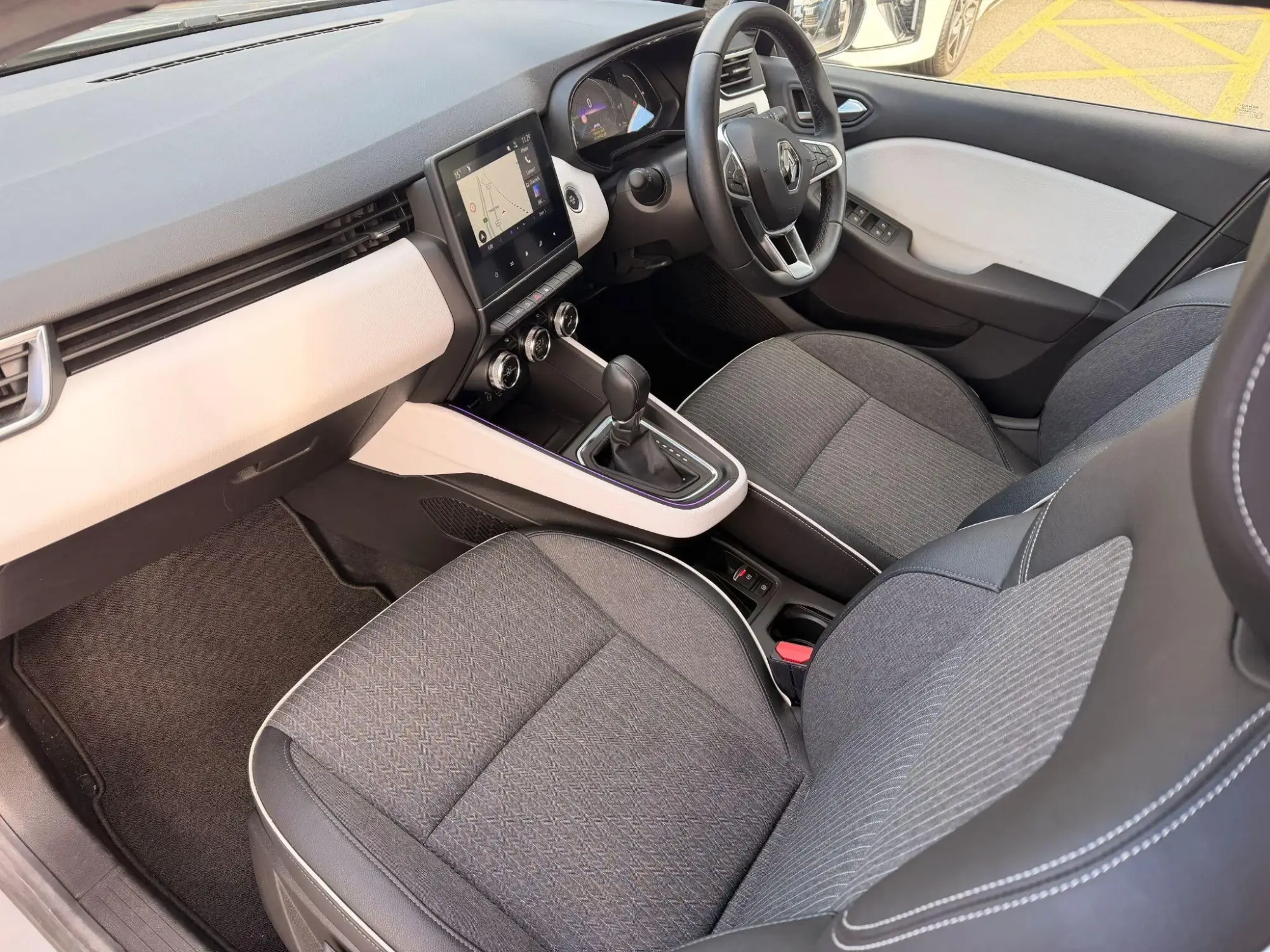 Renault Clio E-Tech Image 33