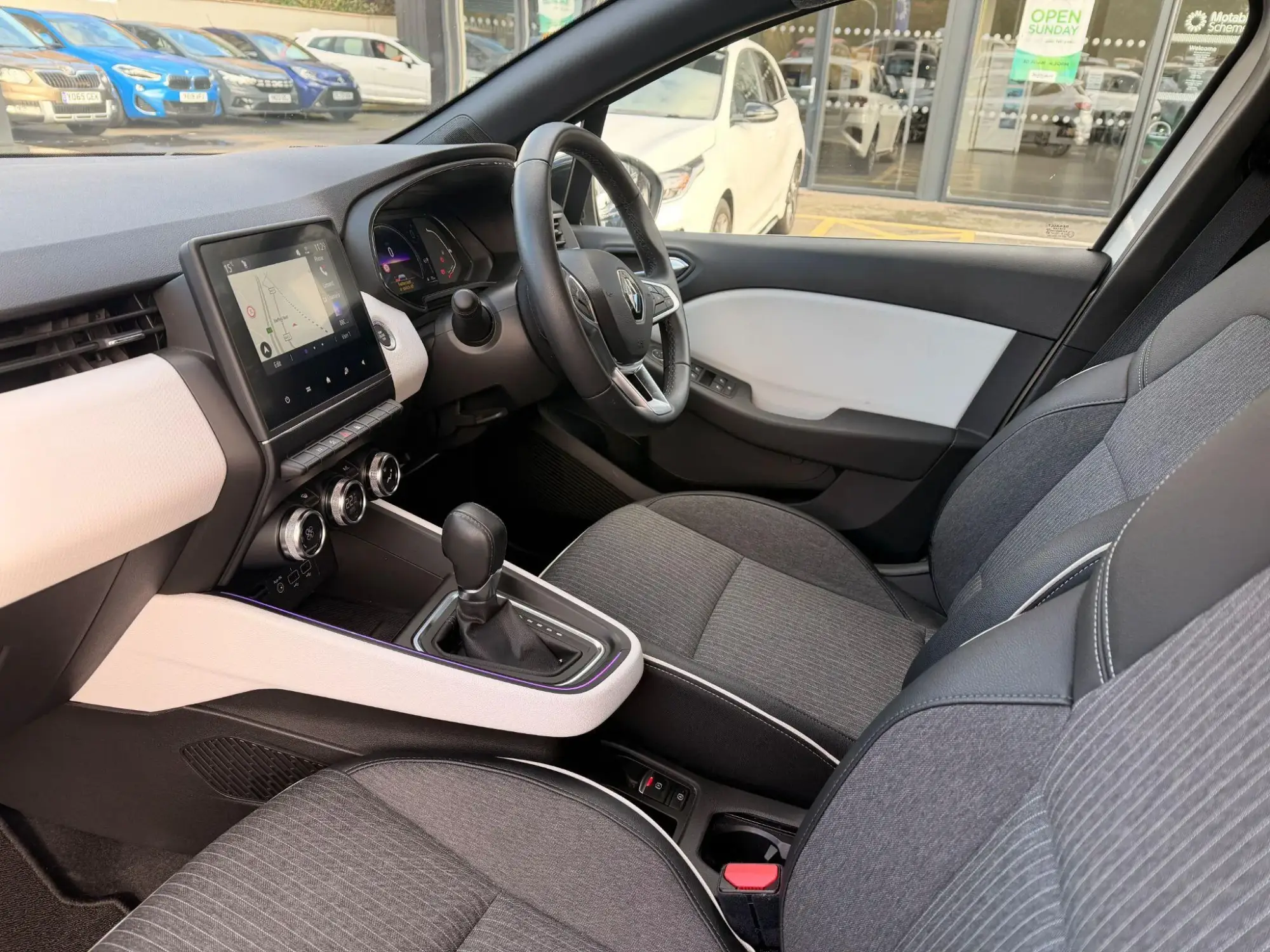 Renault Clio E-Tech Image 34
