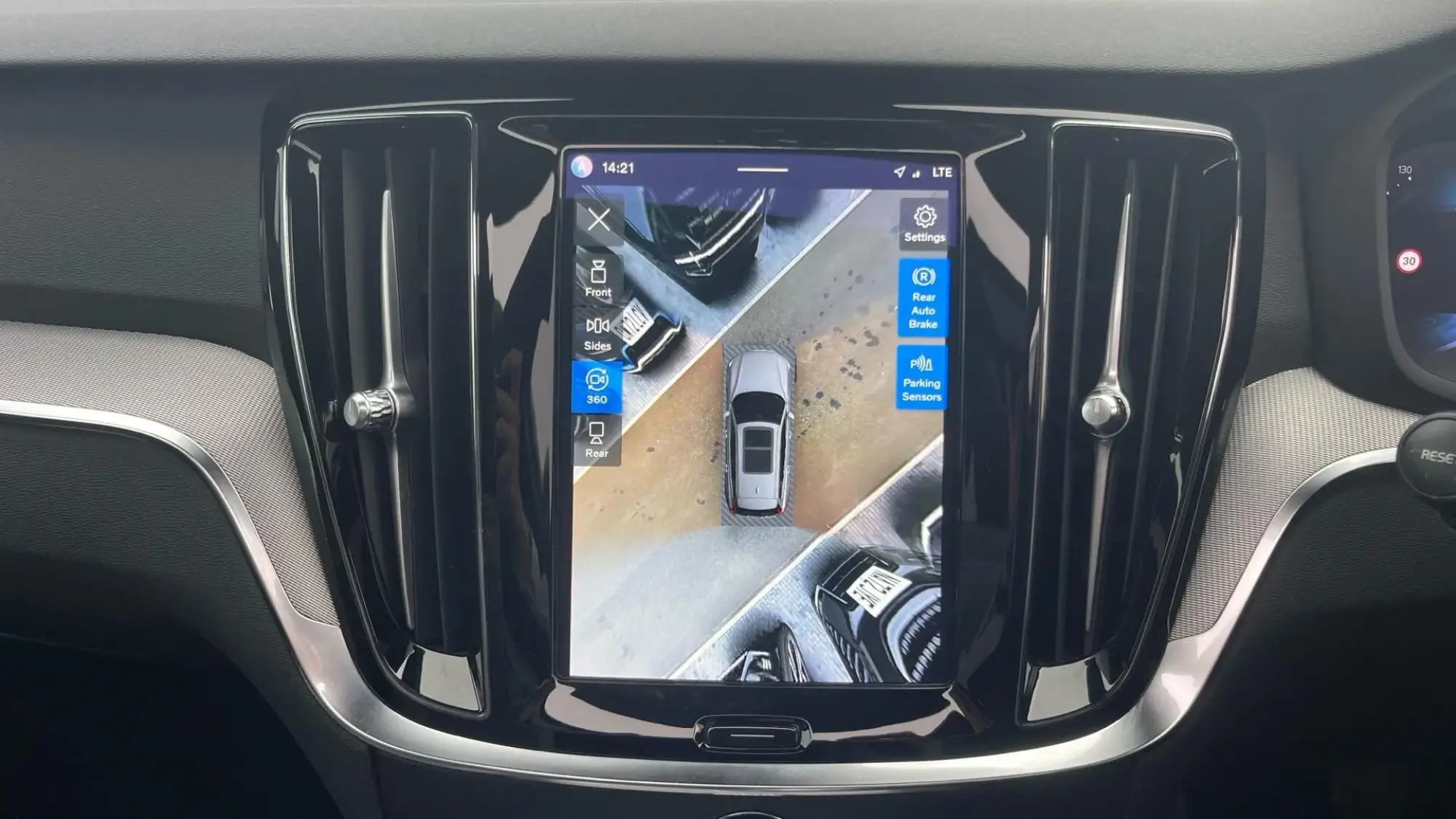 Volvo V60 Image 17 Volvo V60 Image 17