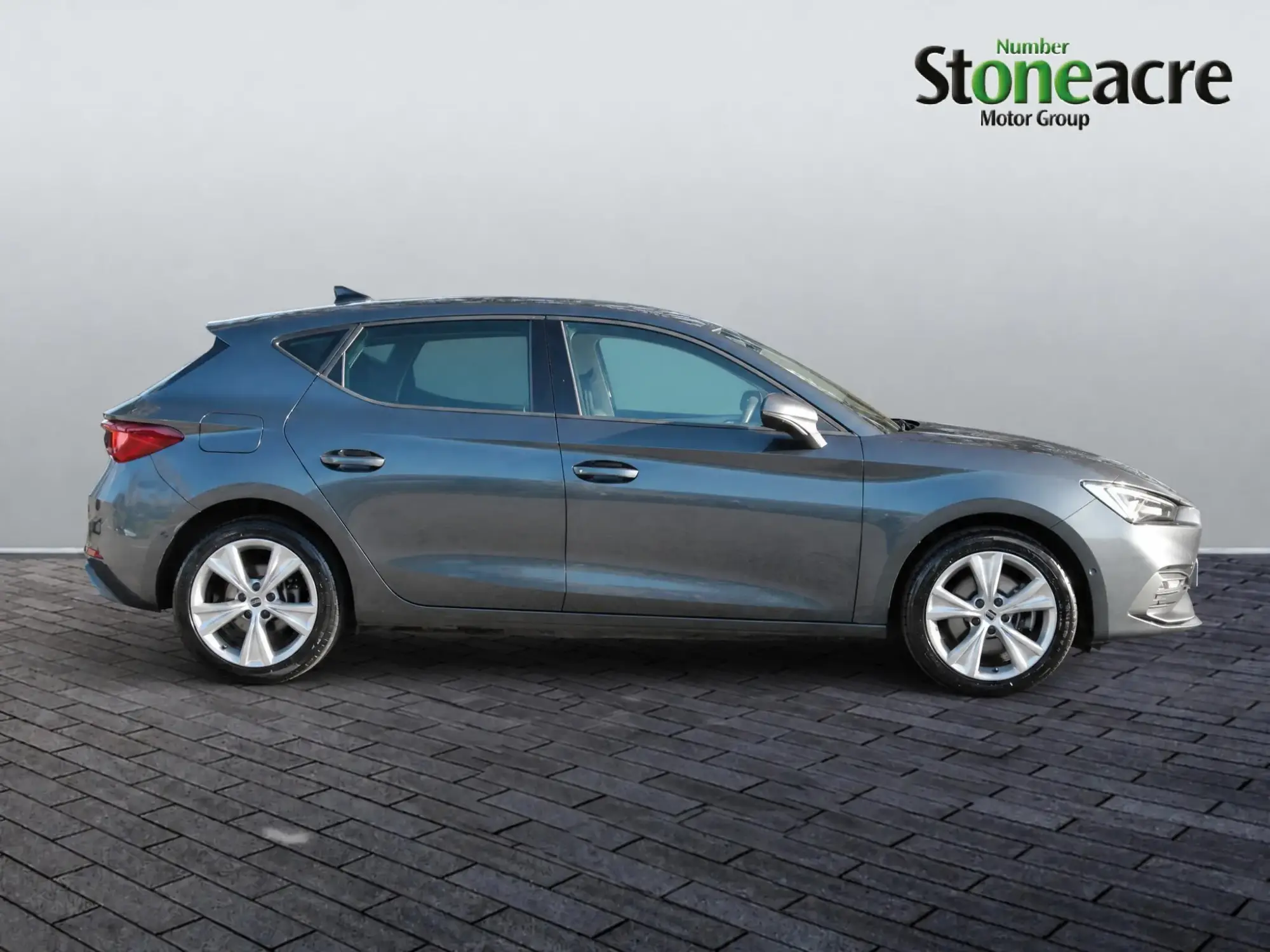 SEAT Leon 1.4 eHybrid FR 5dr DSG AF21XMM Image 2 SEAT Leon 1.4 eHybrid FR 5dr DSG AF21XMM Image 2