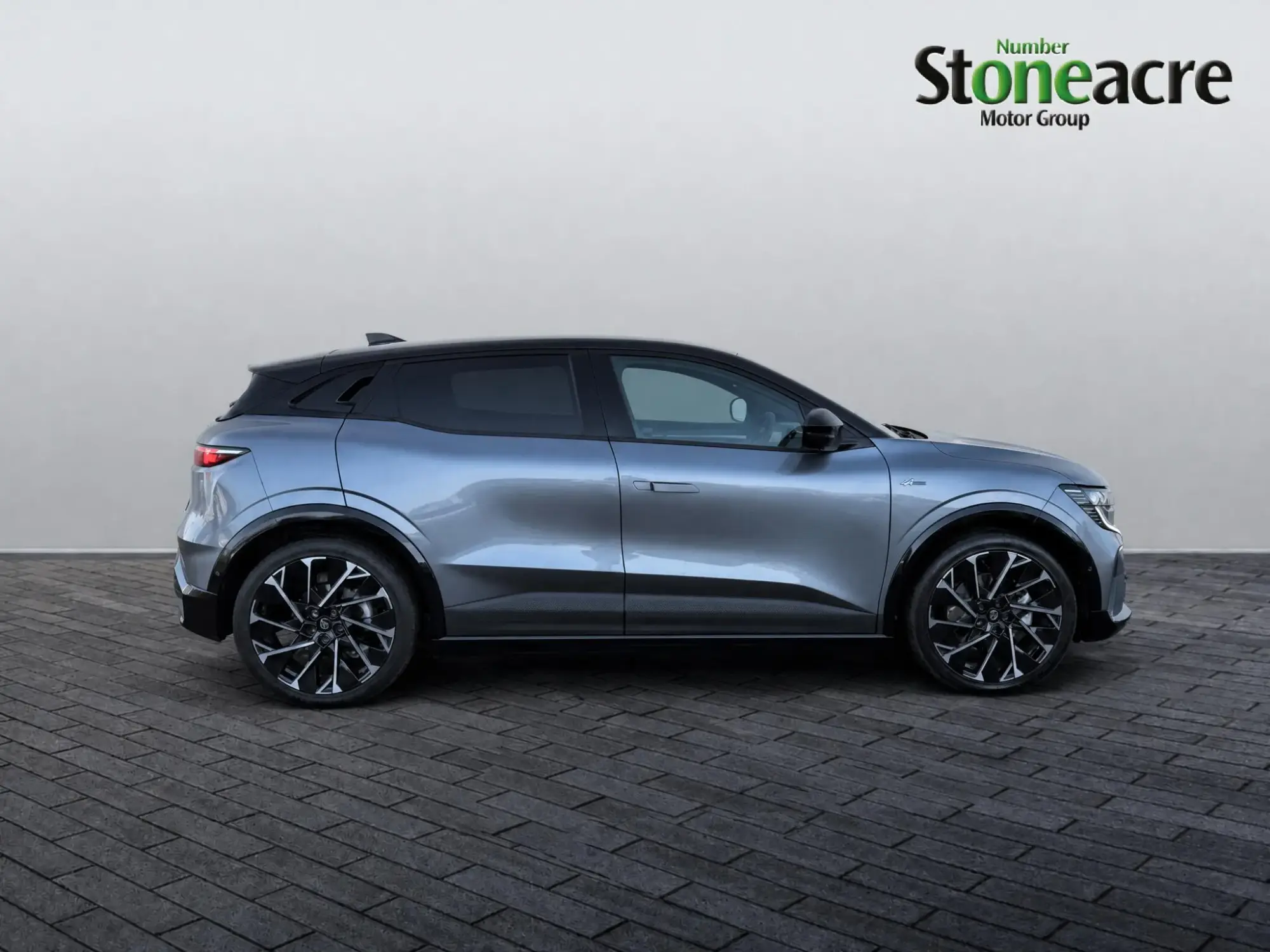 Renault Megane E-TECH comfort range 60kWh iconic esprit Alpine Auto 5dr NV26YTA Image 2 Renault Megane E-TECH comfort range 60kWh iconic esprit Alpine Auto 5dr NV26YTA Image 2