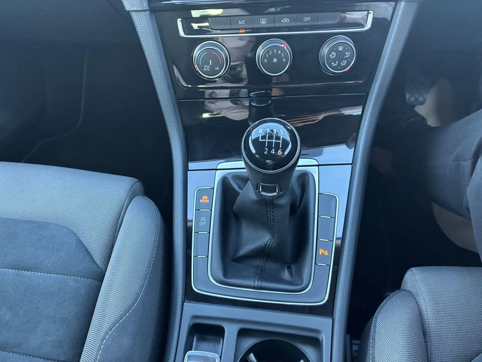 Volkswagen Golf Image 23