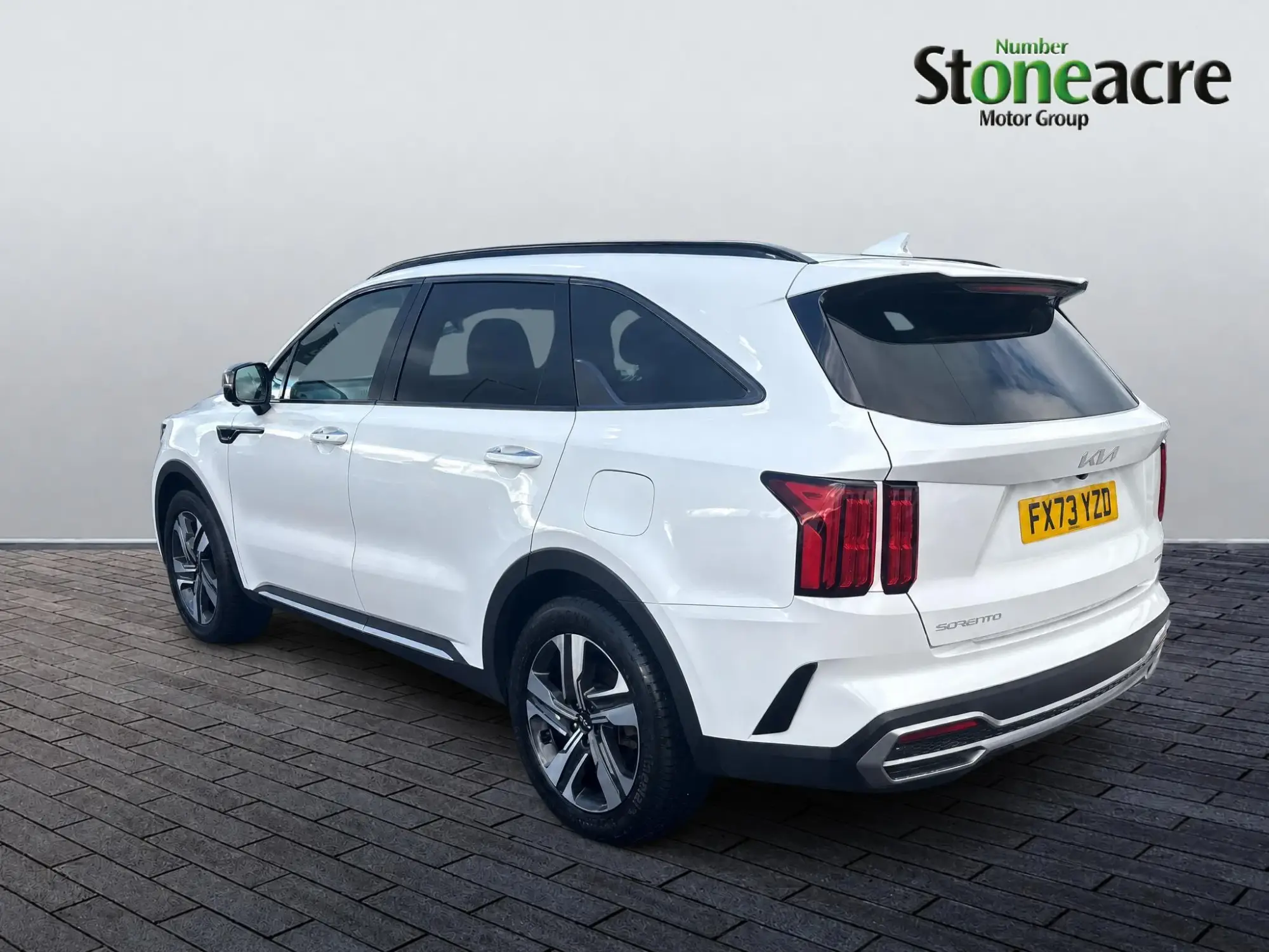 Kia Sorento Plug-in Hybrid Image 4 Kia Sorento Plug-in Hybrid Image 4