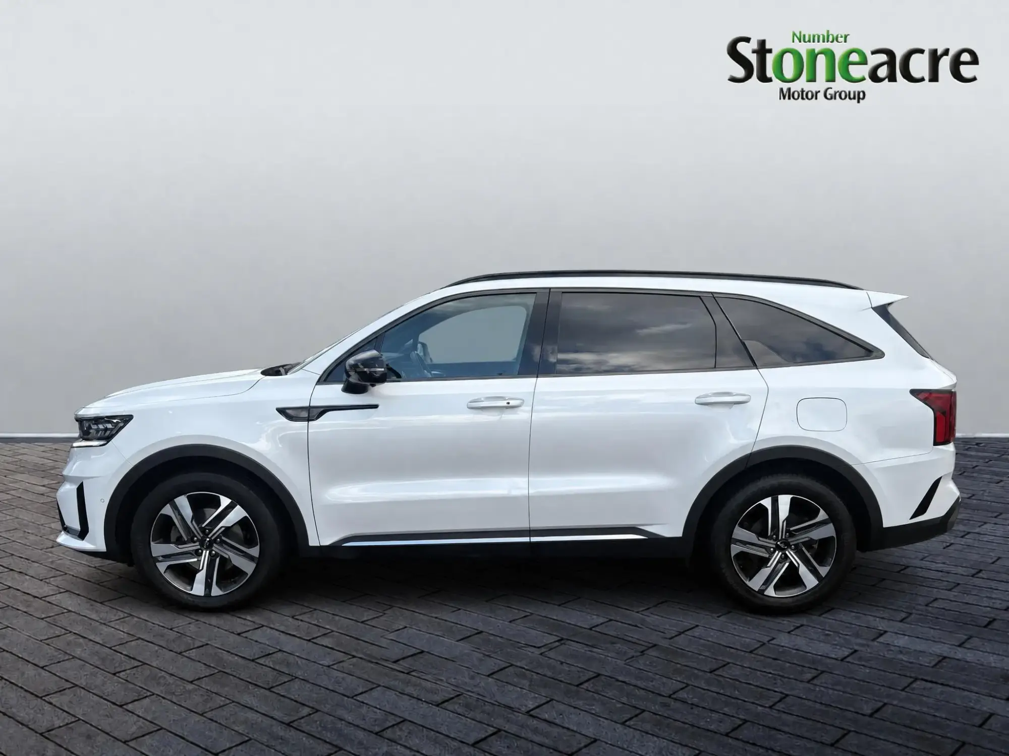 Kia Sorento Plug-in Hybrid Image 5 Kia Sorento Plug-in Hybrid Image 5