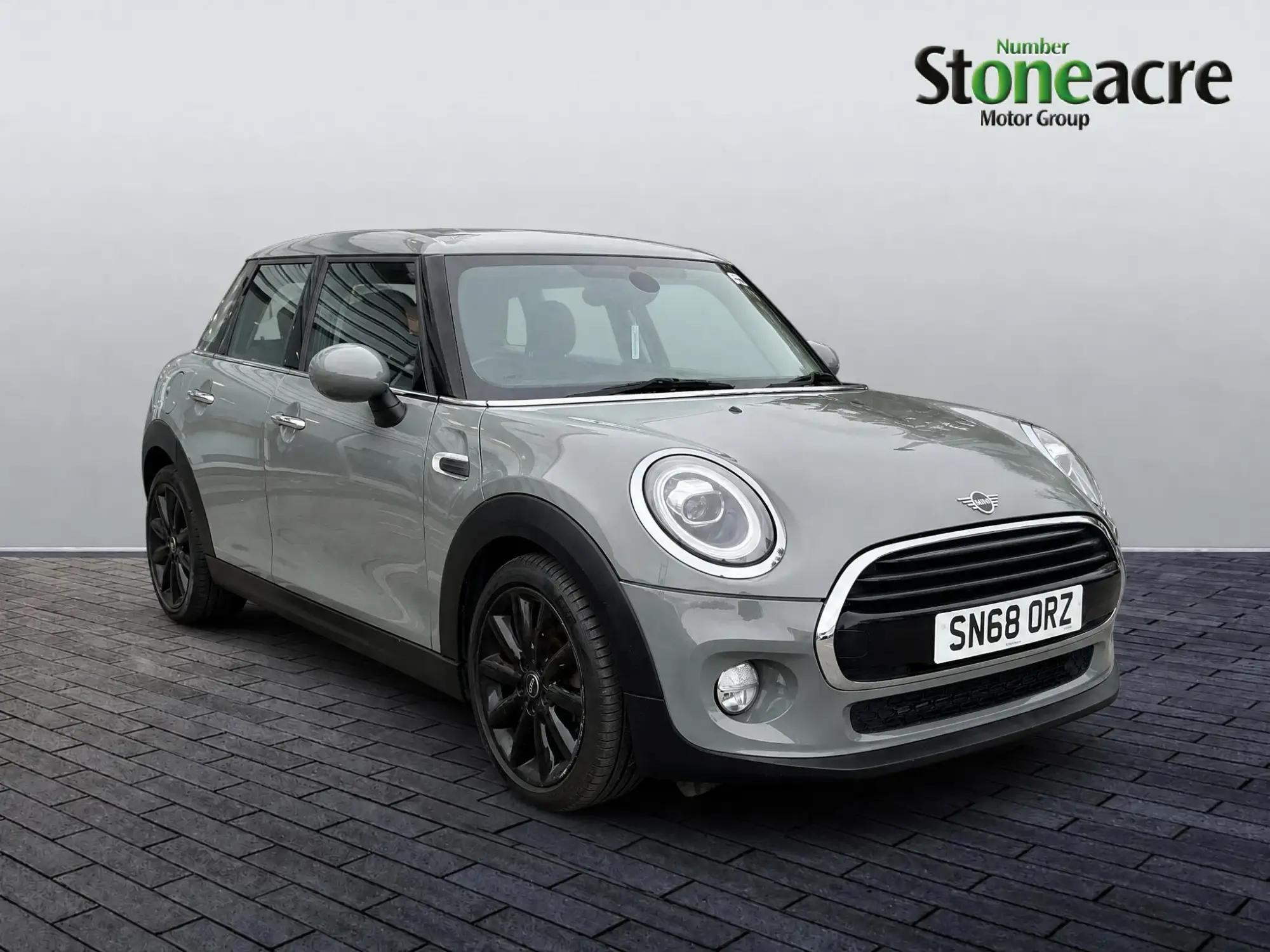 MINI Hatch 5-Door Hatch Cooper Classic SN68ORZ Image 1 MINI Hatch 5-Door Hatch Cooper Classic SN68ORZ Image 1