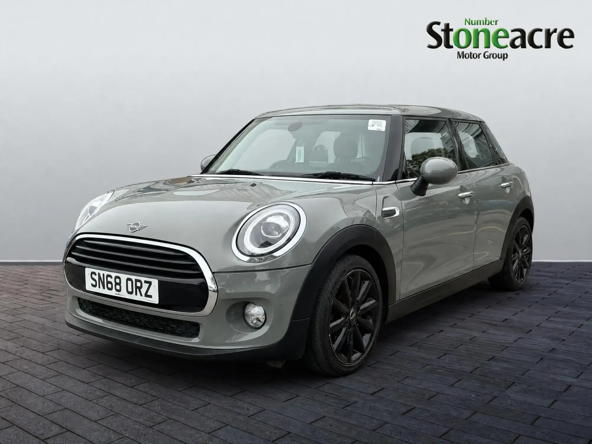 MINI Hatch 5-Door Hatch Cooper Classic SN68ORZ Image 3 MINI Hatch 5-Door Hatch Cooper Classic SN68ORZ Image 3