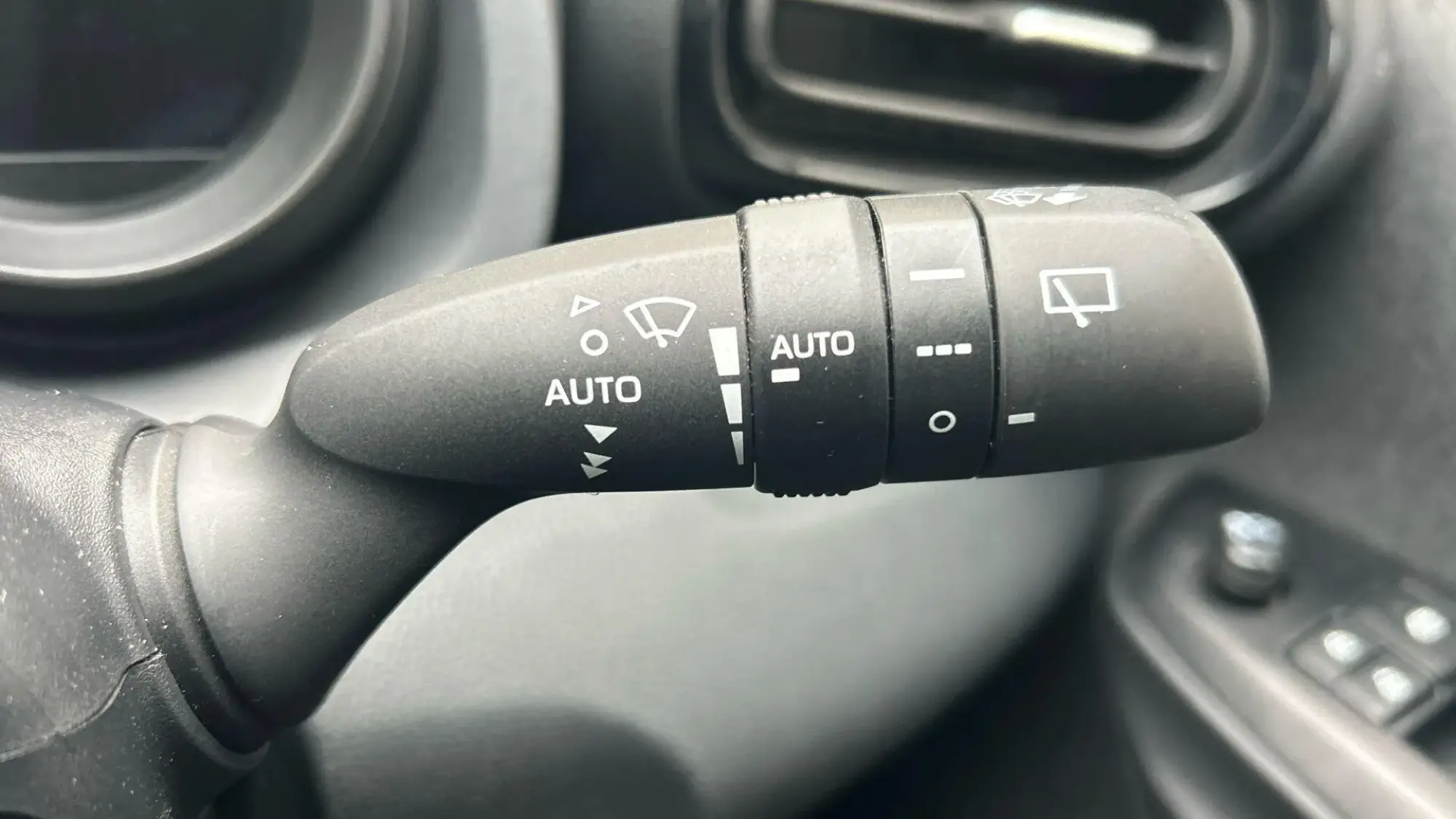 Toyota Yaris Hybrid Image 33 Toyota Yaris Hybrid Image 33