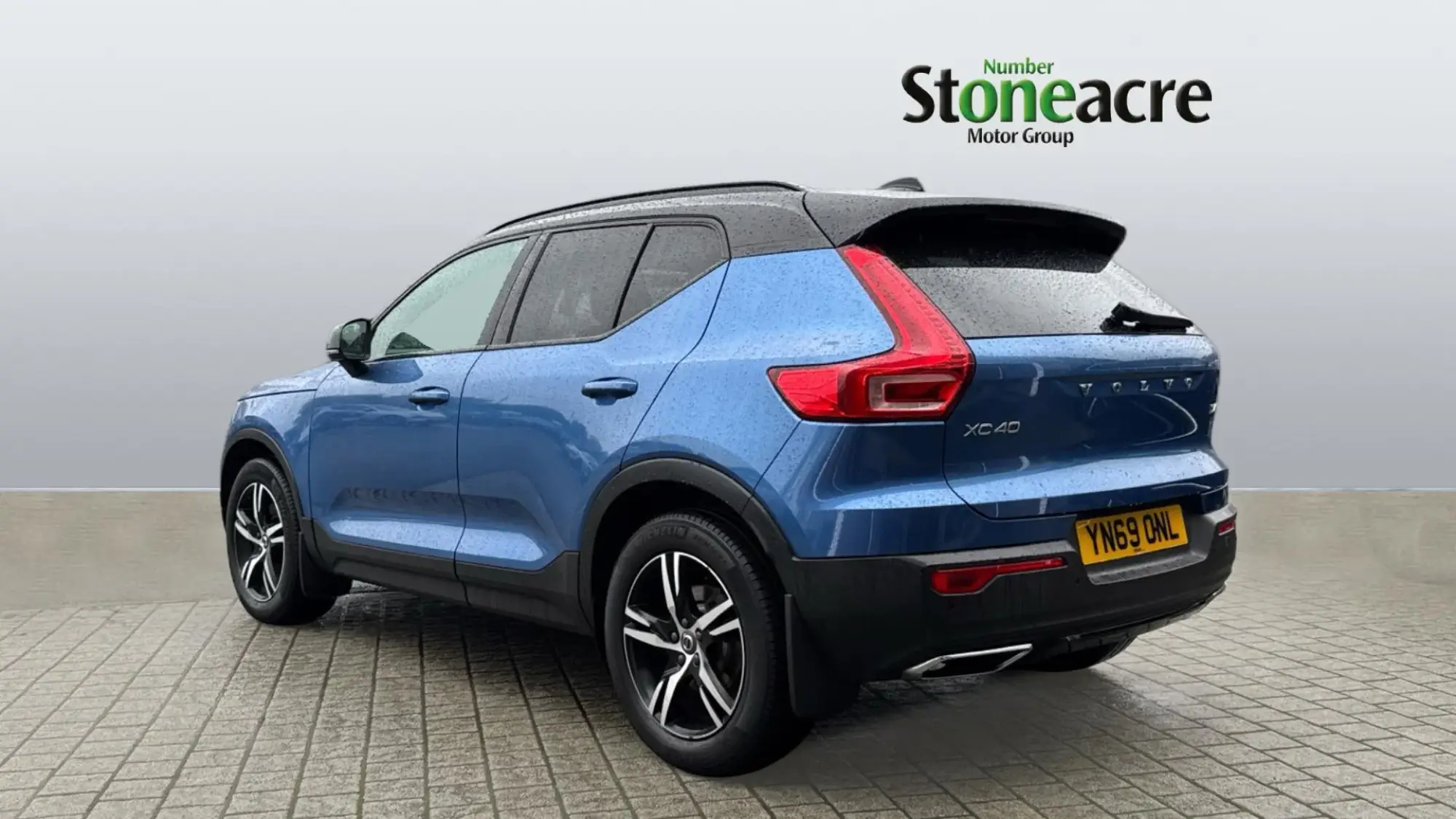 Volvo XC40 2.0 D4 R-Design Auto AWD Euro 6 (s/s) 5dr YN69ONL Image 2 Volvo XC40 2.0 D4 R-Design Auto AWD Euro 6 (s/s) 5dr YN69ONL Image 2