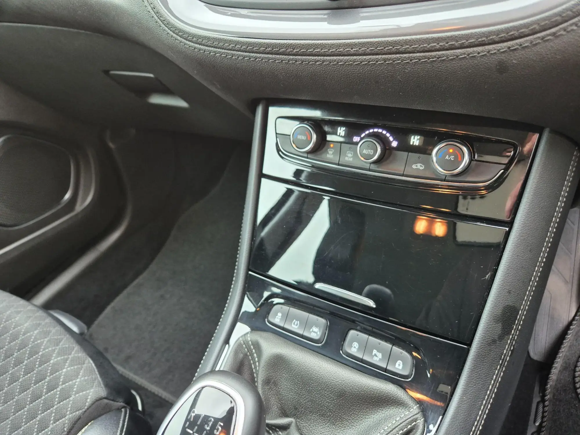 Vauxhall Grandland X Image 24 Vauxhall Grandland X Image 24