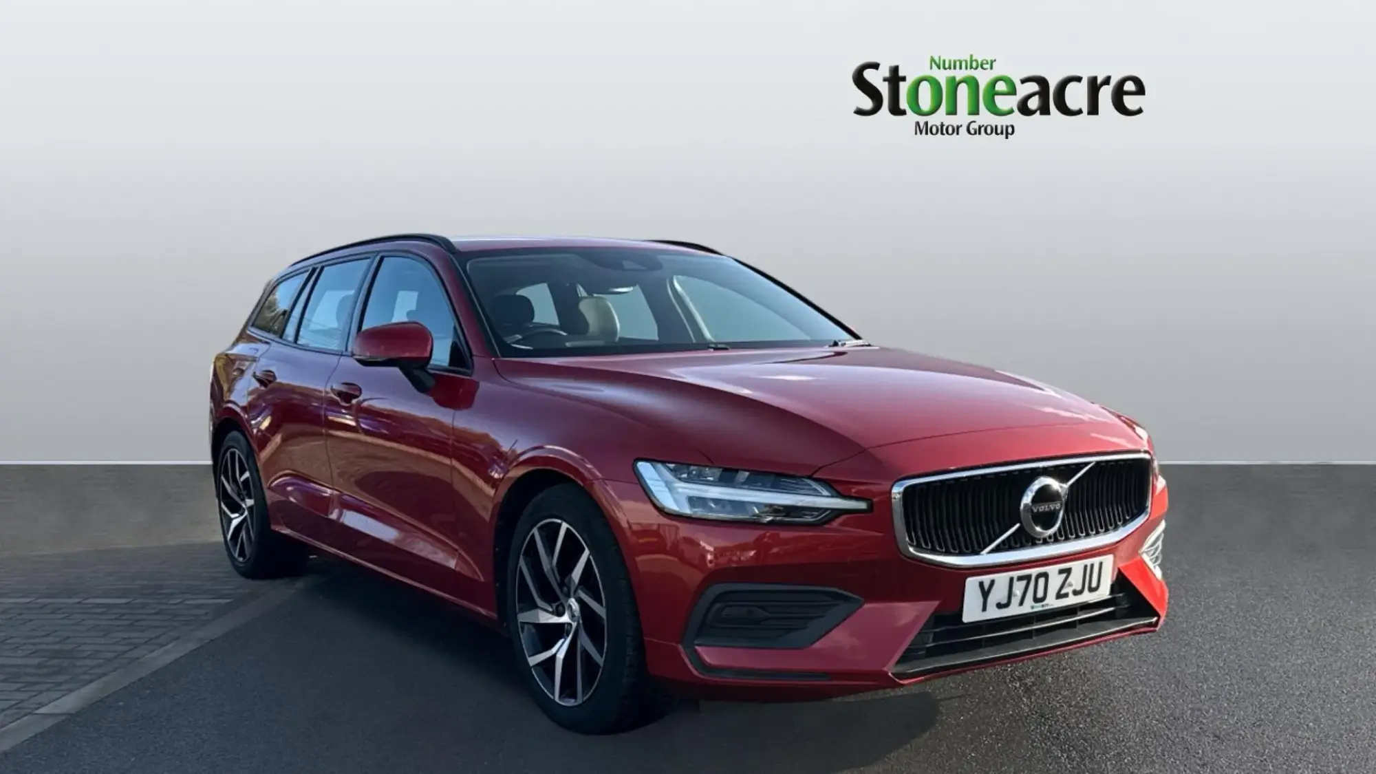Volvo V60 2.0 D3 Momentum Plus Euro 6 (s/s) 5dr YJ70ZJU Image 1 Volvo V60 2.0 D3 Momentum Plus Euro 6 (s/s) 5dr YJ70ZJU Image 1