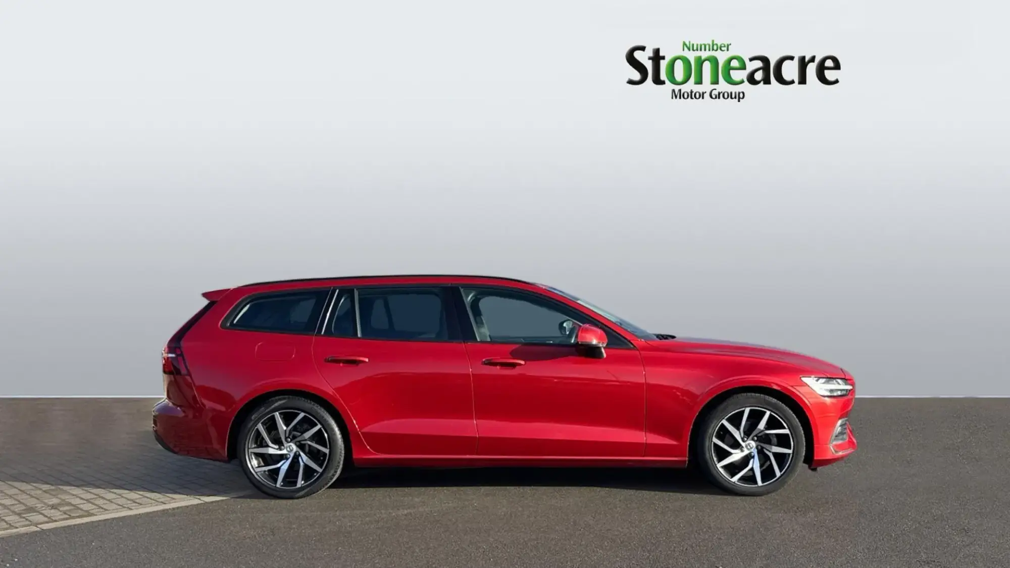 Volvo V60 2.0 D3 Momentum Plus Euro 6 (s/s) 5dr YJ70ZJU Image 3 Volvo V60 2.0 D3 Momentum Plus Euro 6 (s/s) 5dr YJ70ZJU Image 3