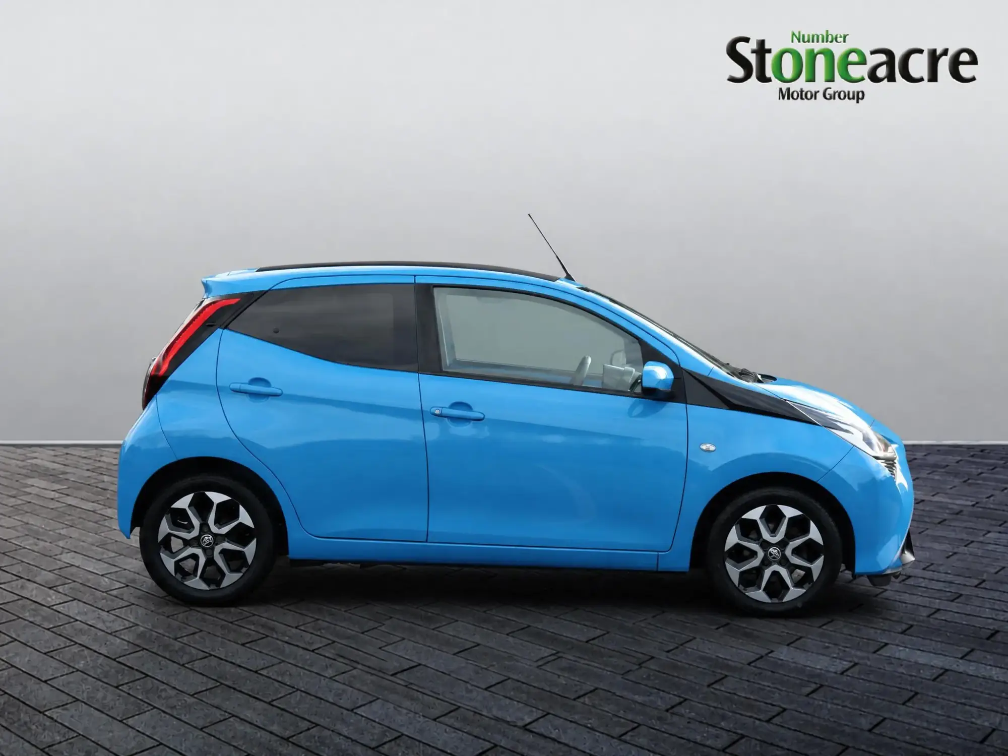 Toyota Aygo 1.0 VVT-i x-plore x-shift Euro 6 5dr BV68UBS Image 2 Toyota Aygo 1.0 VVT-i x-plore x-shift Euro 6 5dr BV68UBS Image 2