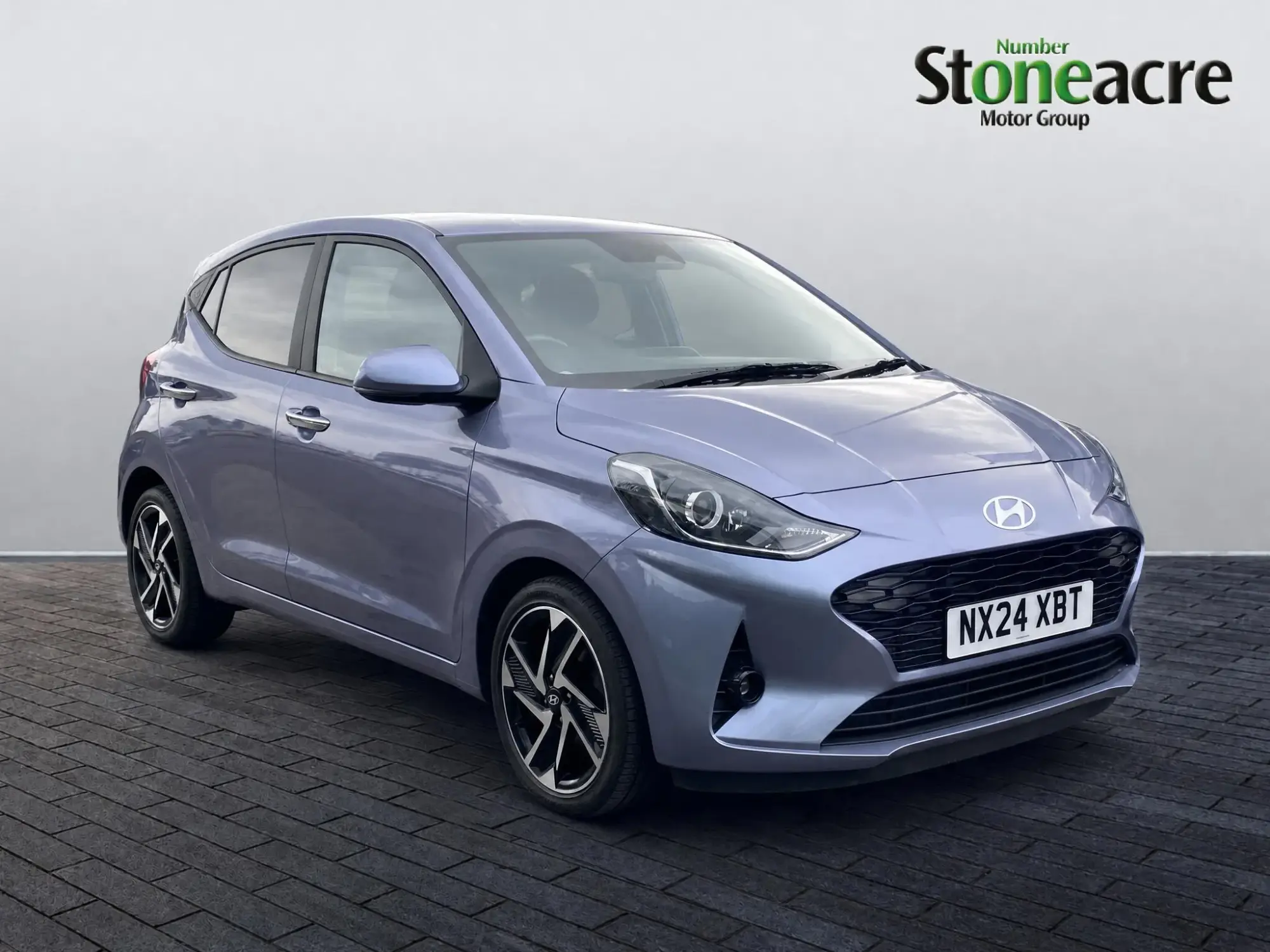 Hyundai i10 1.0 Premium Euro 6 (s/s) 5dr NX24XBT Image 1 Hyundai i10 1.0 Premium Euro 6 (s/s) 5dr NX24XBT Image 1