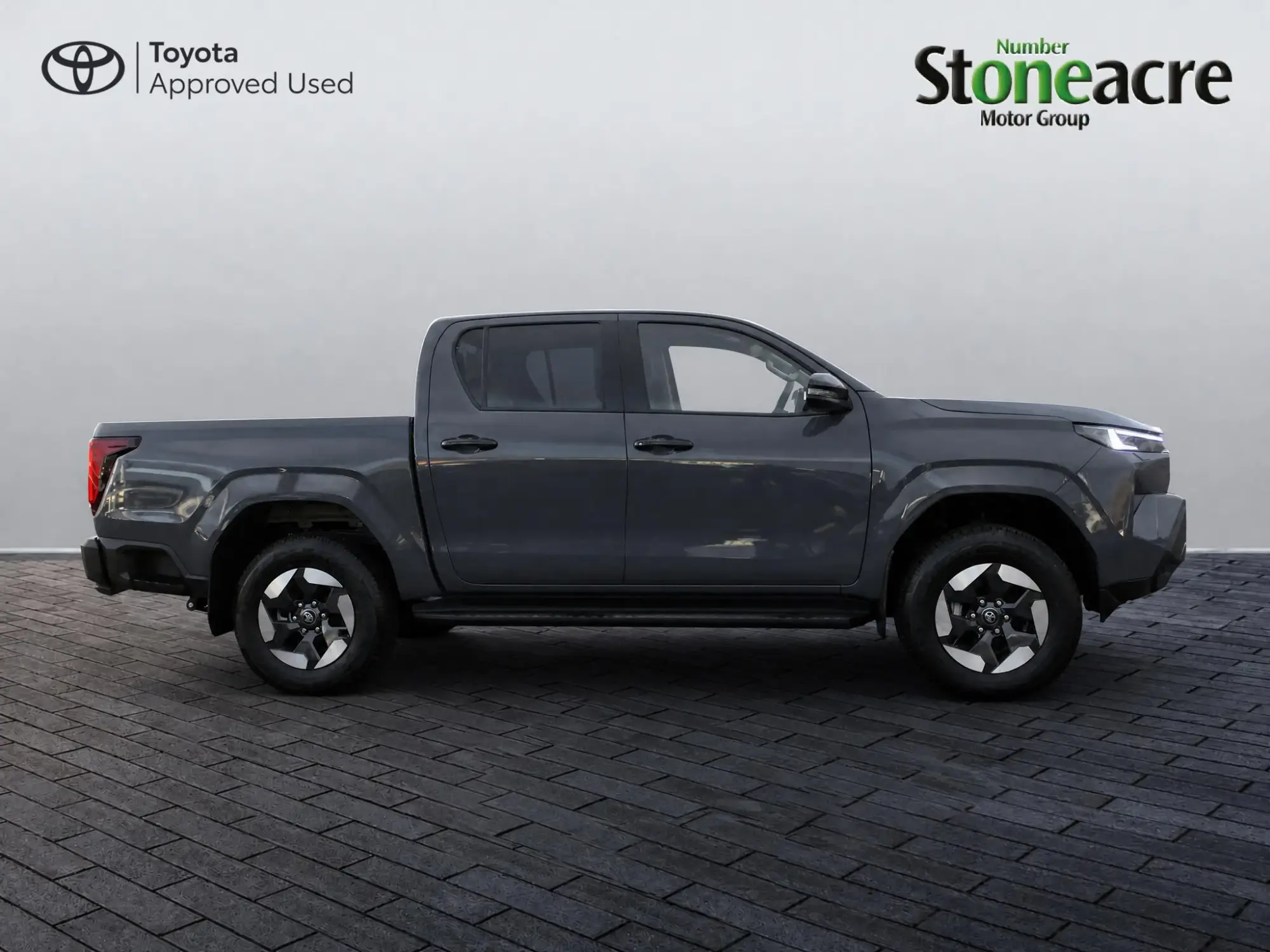 Toyota Hilux 59.2kWh Invincible Auto AWD 4dr NG26UBV Image 1 Toyota Hilux 59.2kWh Invincible Auto AWD 4dr NG26UBV Image 1