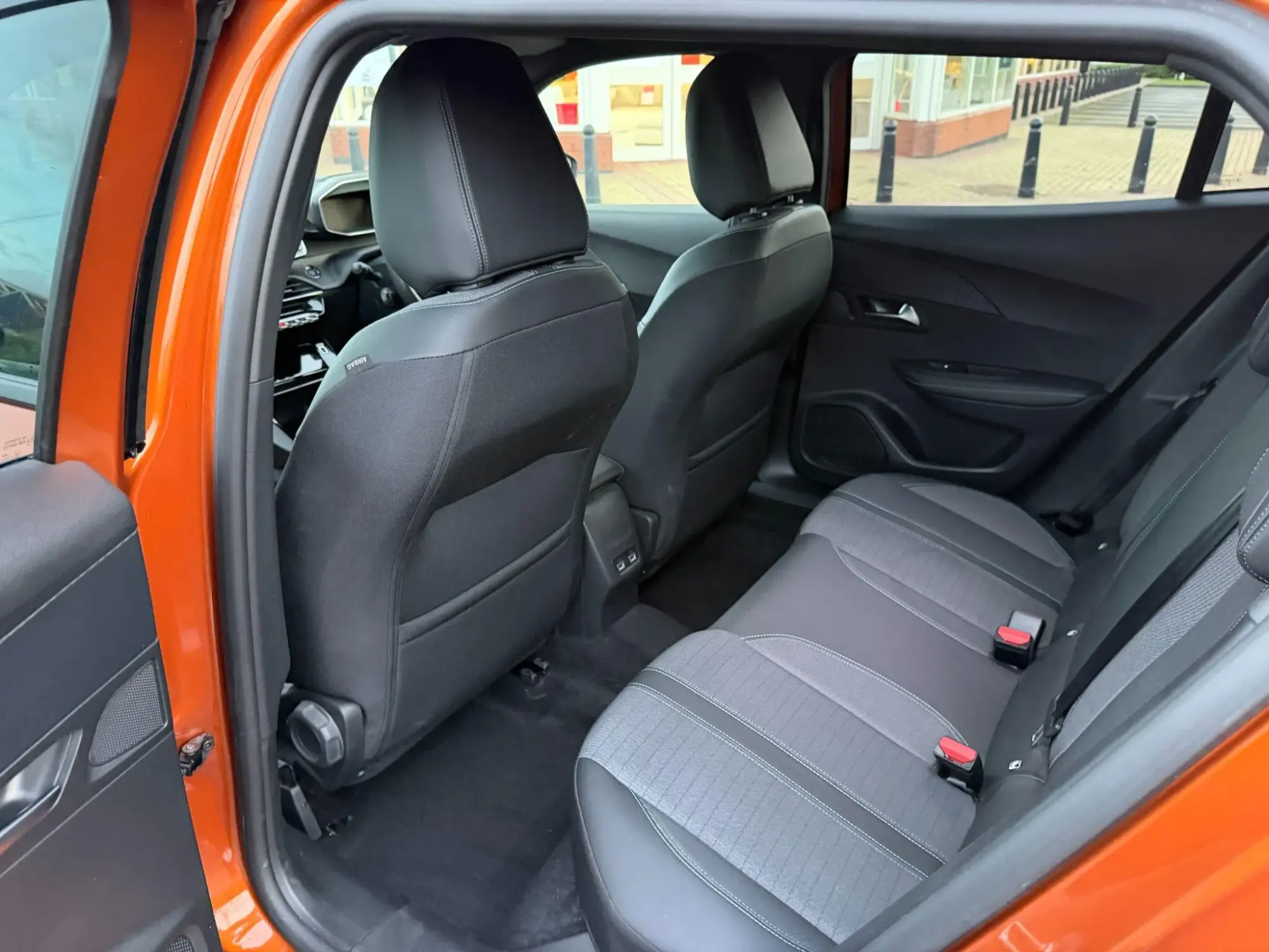 Peugeot 2008 Image 12