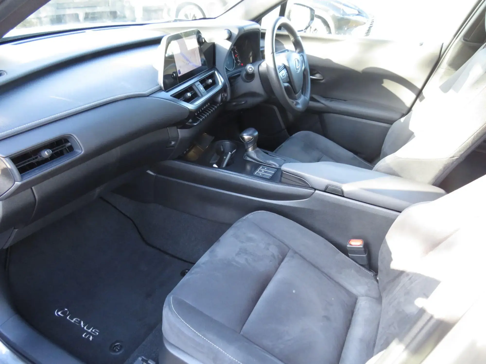 Lexus UX Self-Charging Hybrid Image 12 Lexus UX Self-Charging Hybrid Image 12