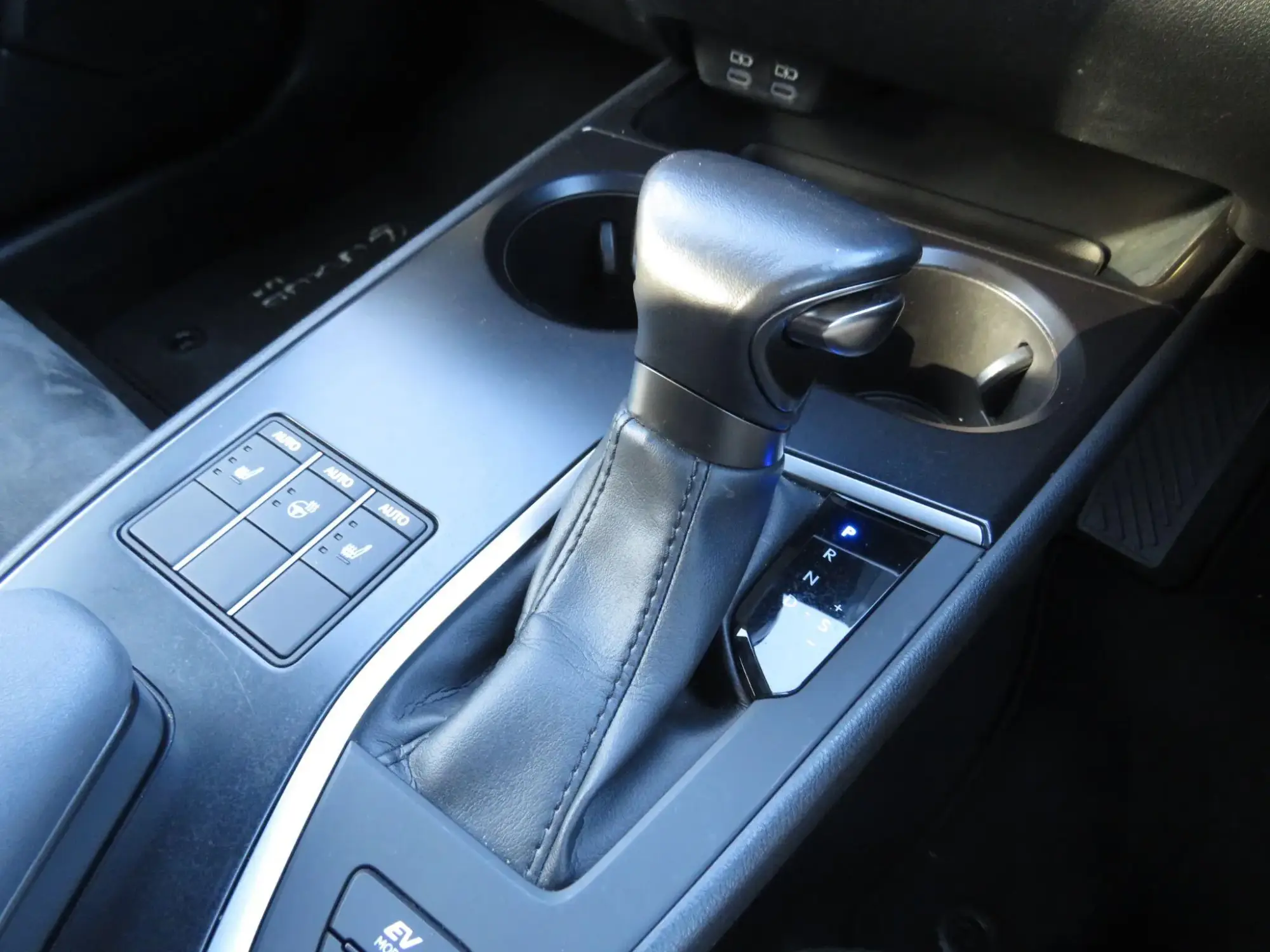 Lexus UX Self-Charging Hybrid Image 15 Lexus UX Self-Charging Hybrid Image 15
