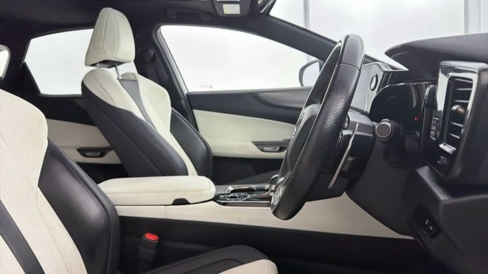 Lexus NX Plug-In Hybrid Image 10 Lexus NX Plug-In Hybrid Image 10