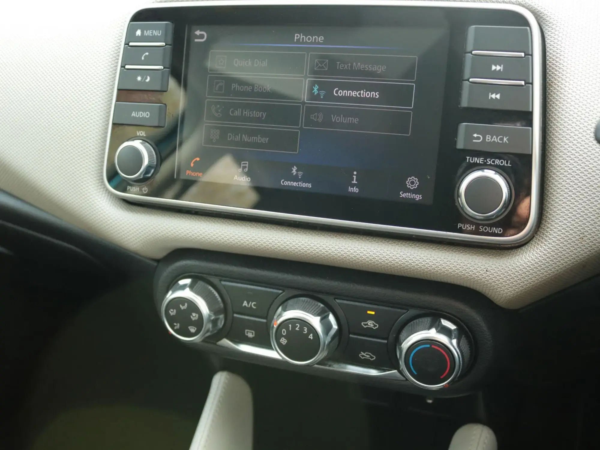 Nissan MICRA Image 21