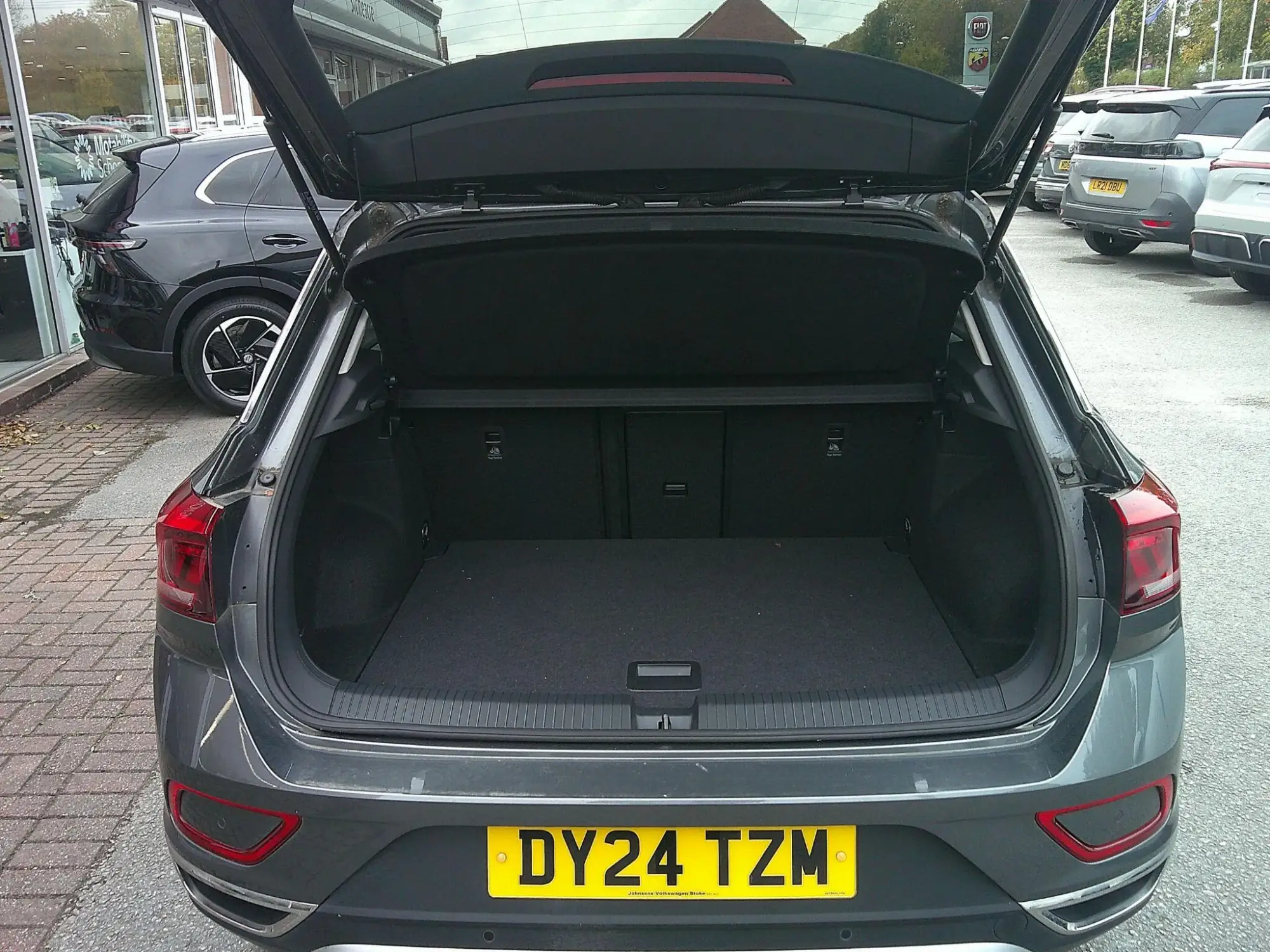 Volkswagen T-Roc Image 12