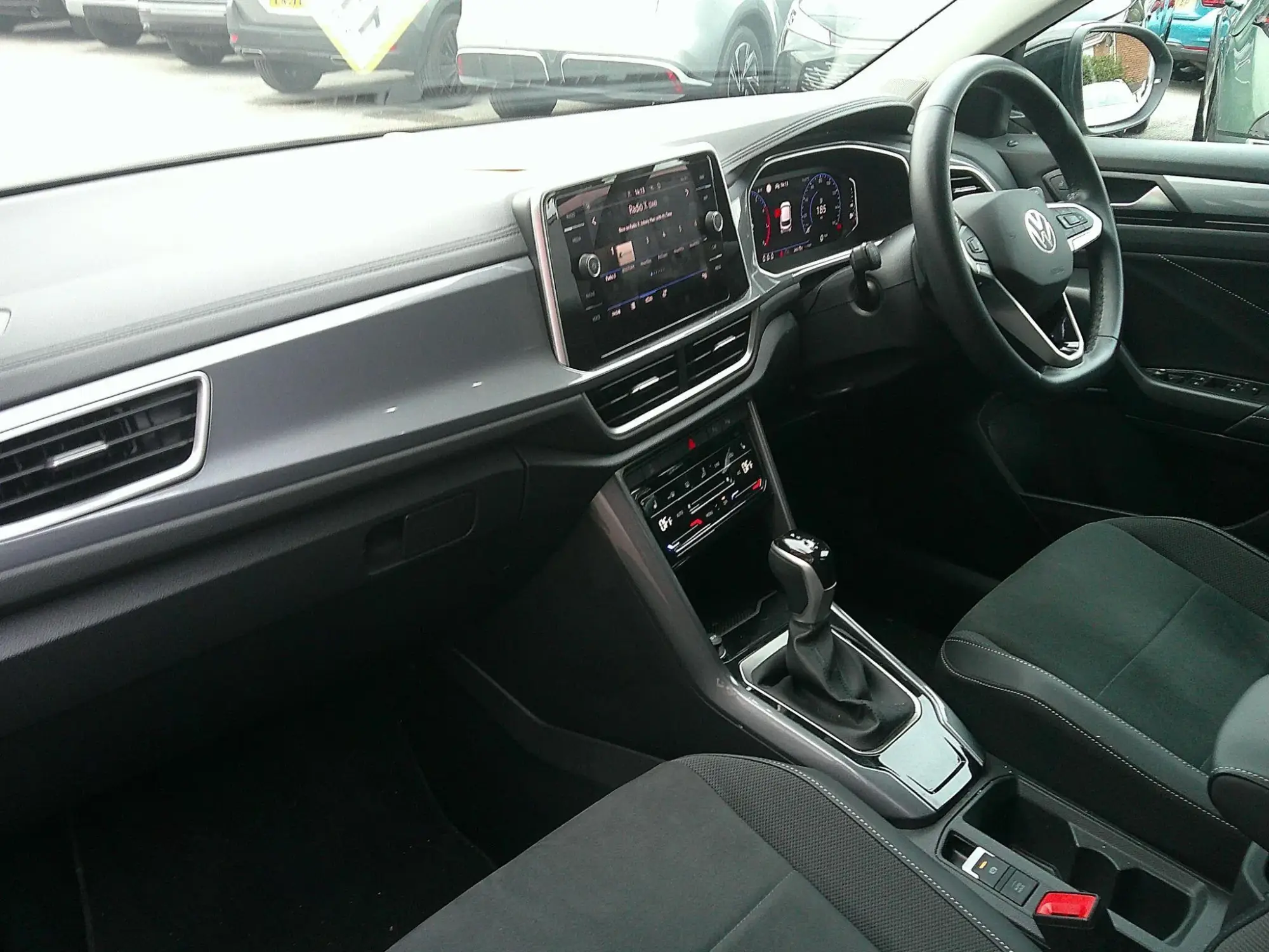 Volkswagen T-Roc Image 14