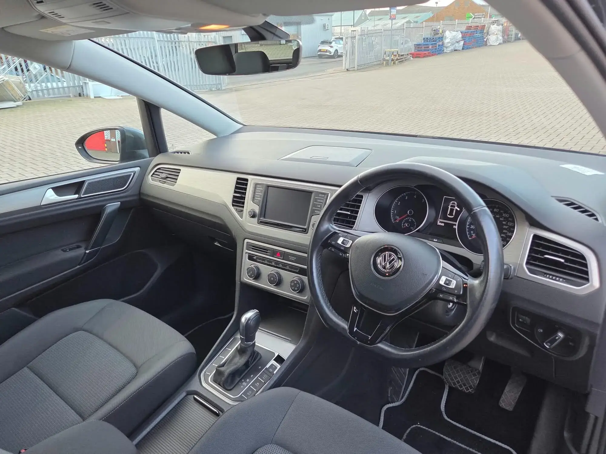 Volkswagen Golf SV Image 11