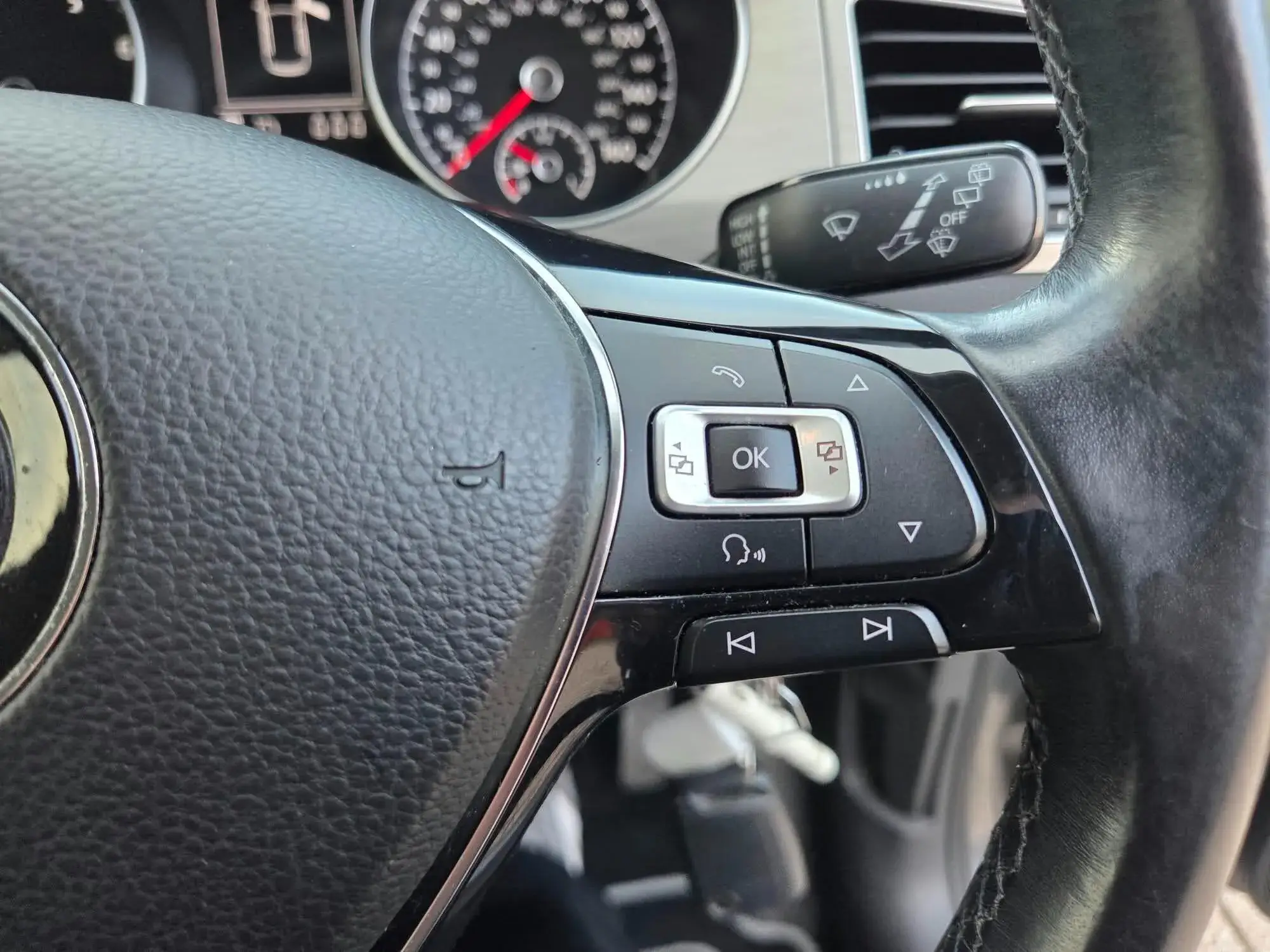 Volkswagen Golf SV Image 25